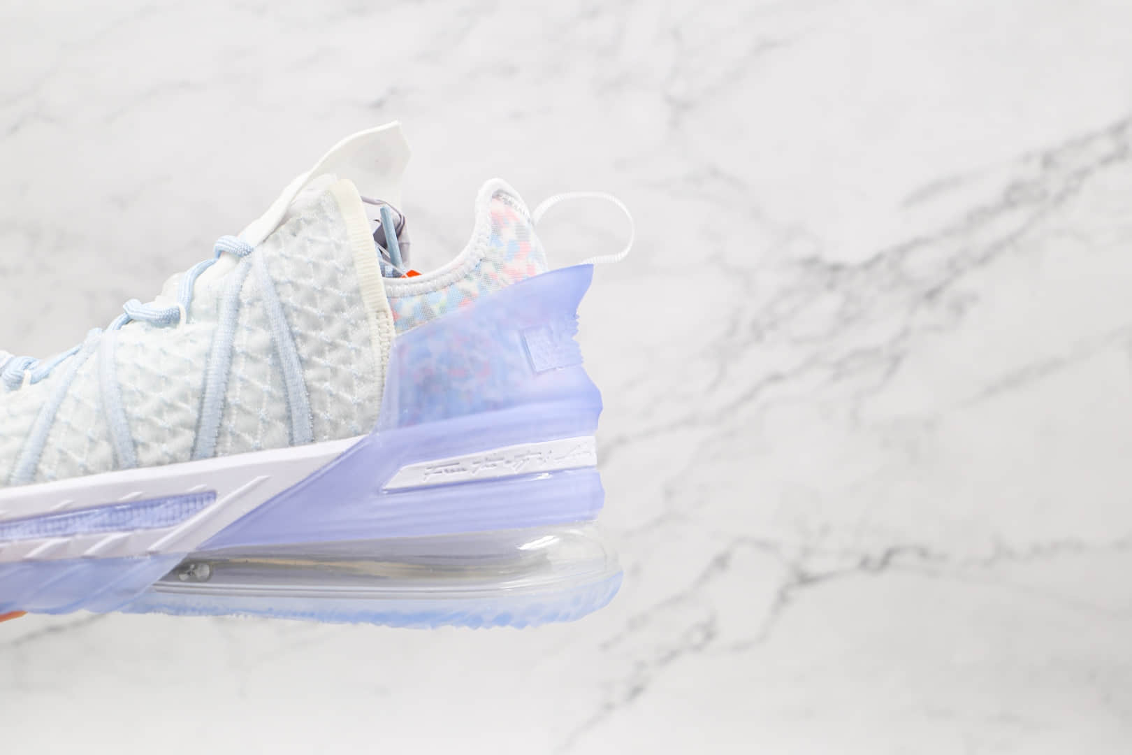 耐克Nike LeBron XVIII EP纯原版本詹姆斯18代白冰蓝色实战篮球鞋内置气垫 货号：CW3156-400
