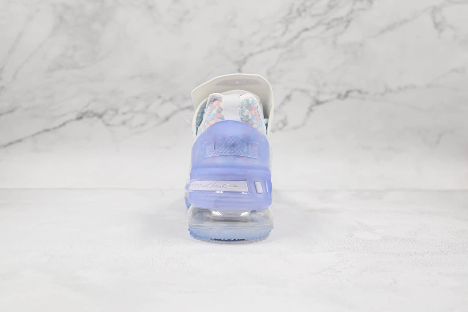 耐克Nike LeBron XVIII EP纯原版本詹姆斯18代白冰蓝色实战篮球鞋内置气垫 货号：CW3156-400
