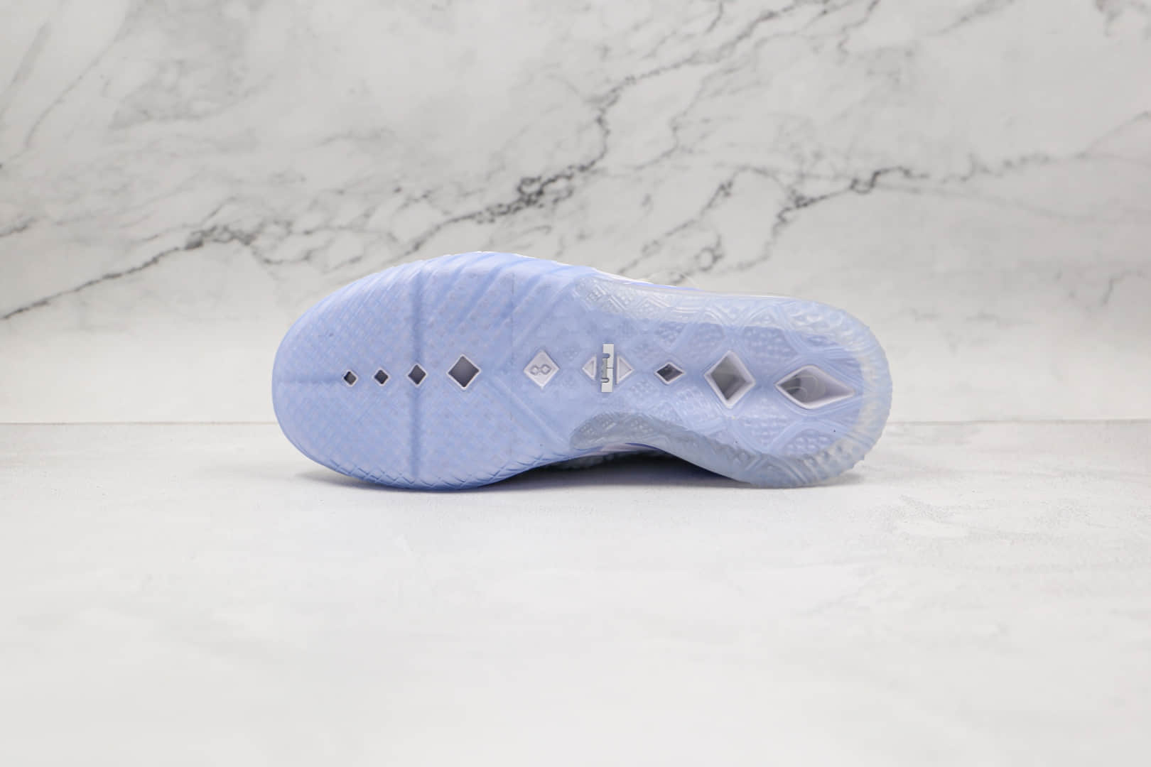耐克Nike LeBron XVIII EP纯原版本詹姆斯18代白冰蓝色实战篮球鞋内置气垫 货号：CW3156-400