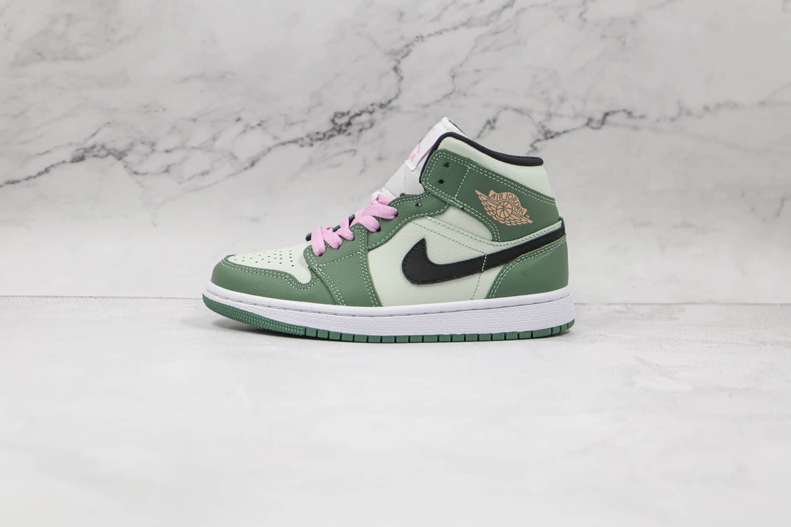 乔丹Air Jordan 1 Mid SE Dutch Green纯原版本中帮AJ1白绿粉板鞋原档案数据开发 货号：CZ0774-300