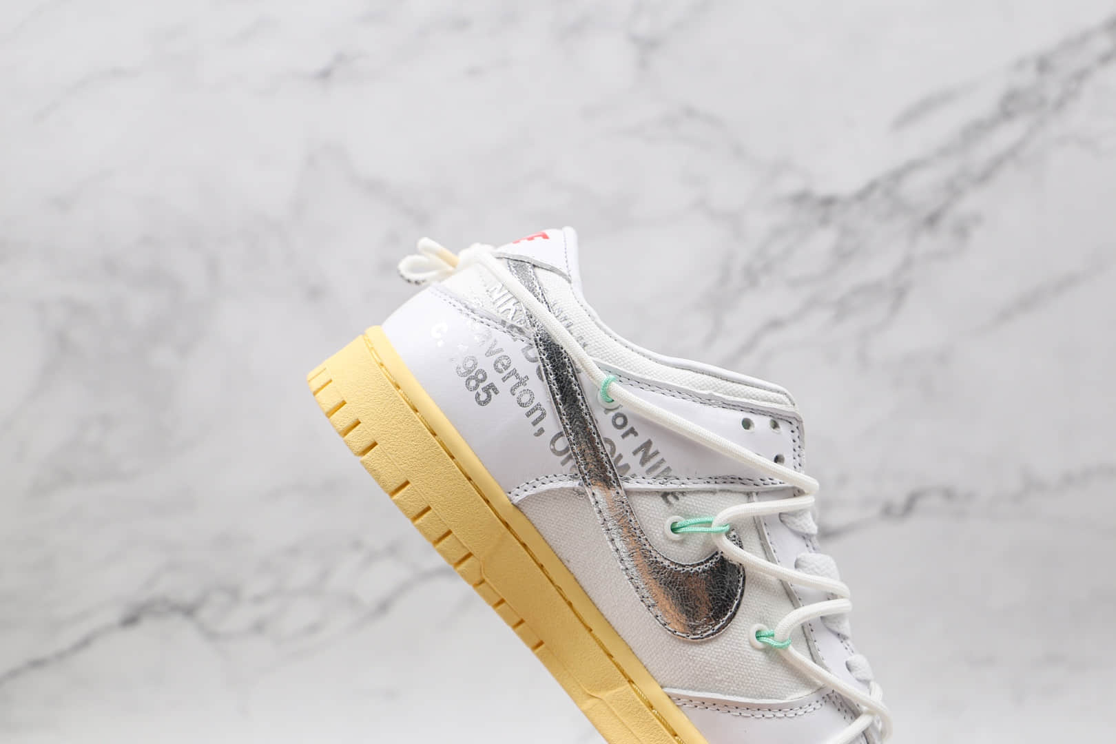 耐克Nike SB DUNK x OFF-WHITE联名款纯原版本低帮SB DUNK白银色板鞋原盒原标 货号：DM1602-127