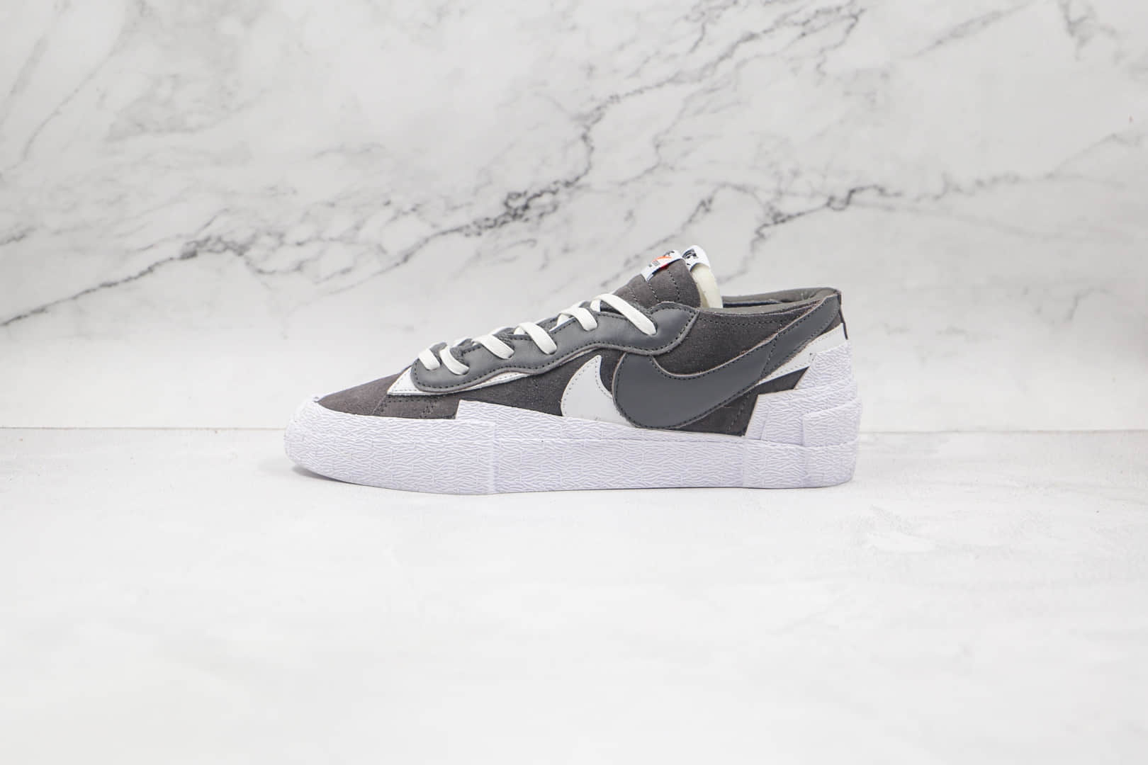 耐克sacai x Nike blazer low“Dark Grey ”纯原版本联名开拓者双钩低帮解构板鞋灰白色正确硫化工艺 货号：DD1877-002