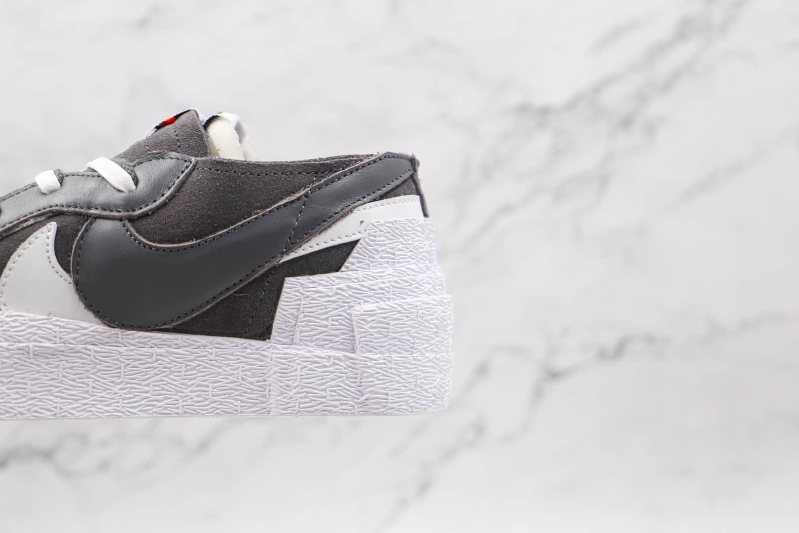 耐克sacai x Nike blazer low“Dark Grey ”纯原版本联名开拓者双钩低帮解构板鞋灰白色正确硫化工艺 货号：DD1877-002