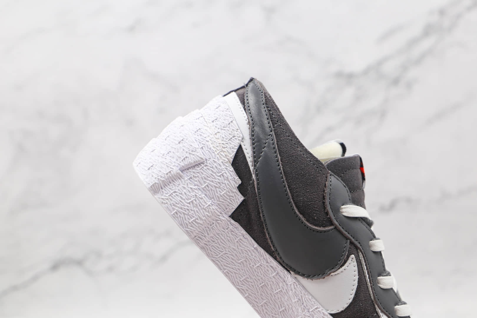 耐克sacai x Nike blazer low“Dark Grey ”纯原版本联名开拓者双钩低帮解构板鞋灰白色正确硫化工艺 货号：DD1877-002