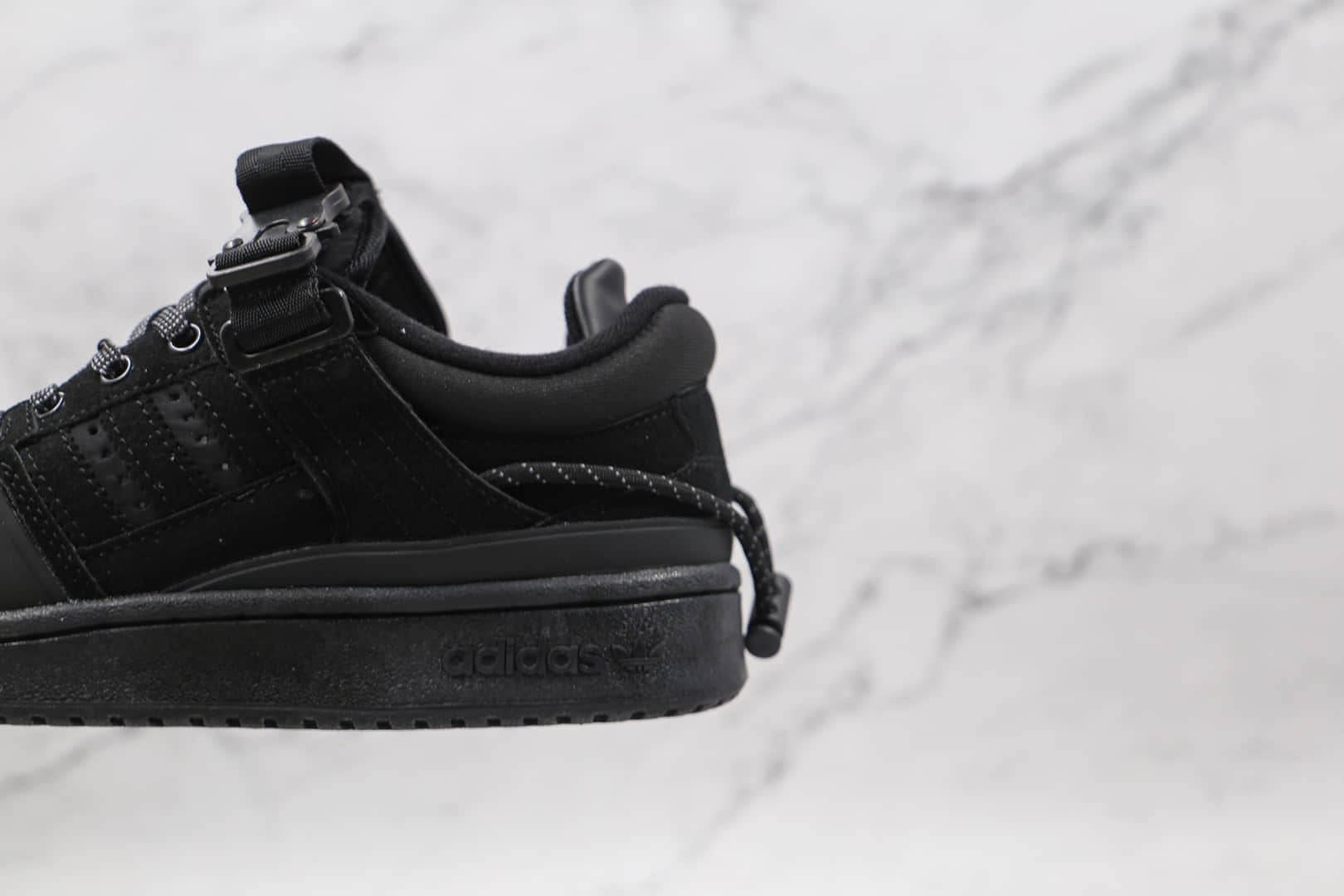 阿迪达斯adidas Forum Buckle Low x Bad Bunny联名款纯原版本低帮黑色复古板鞋内置气垫 货号：GW0267