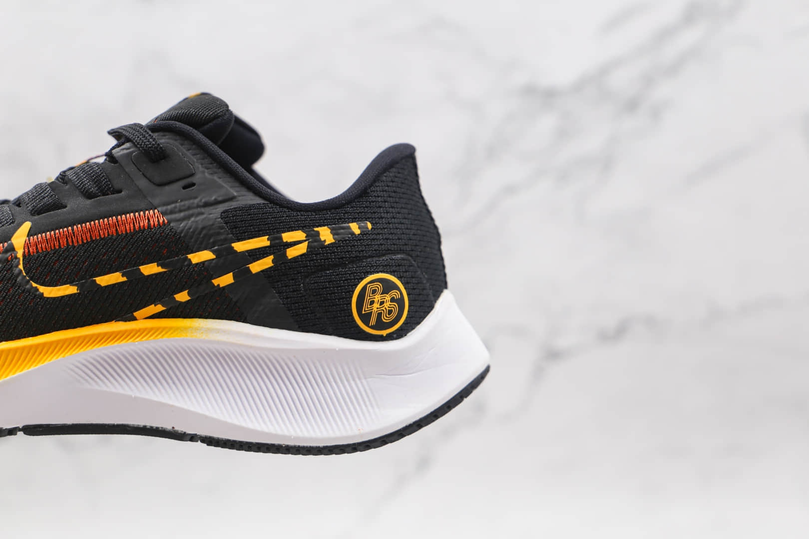耐克Nike Air Zoom Pegasus 38纯原版本登月38代黑黄色慢跑鞋原楦头纸板打造 货号：CM7602-001