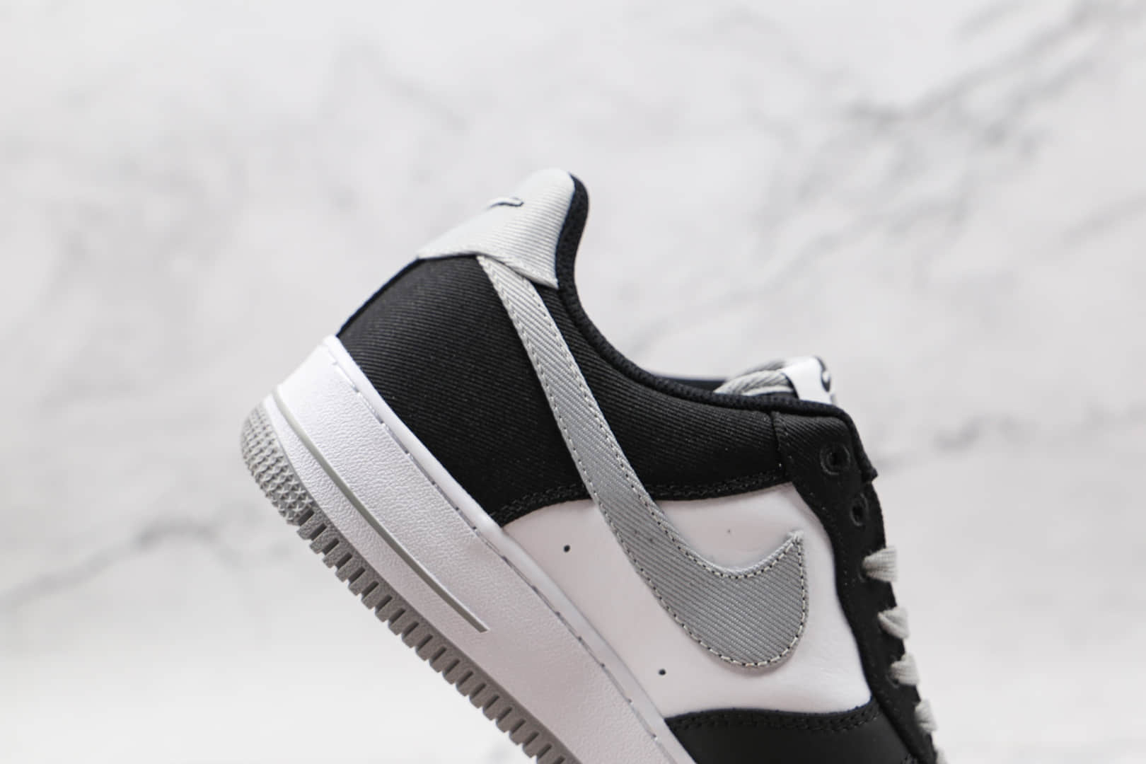 耐克Nike Air Force 1 LV8 EMB纯原版本空军一号低帮板鞋白灰黑配色原楦开发 货号：CT2301-001