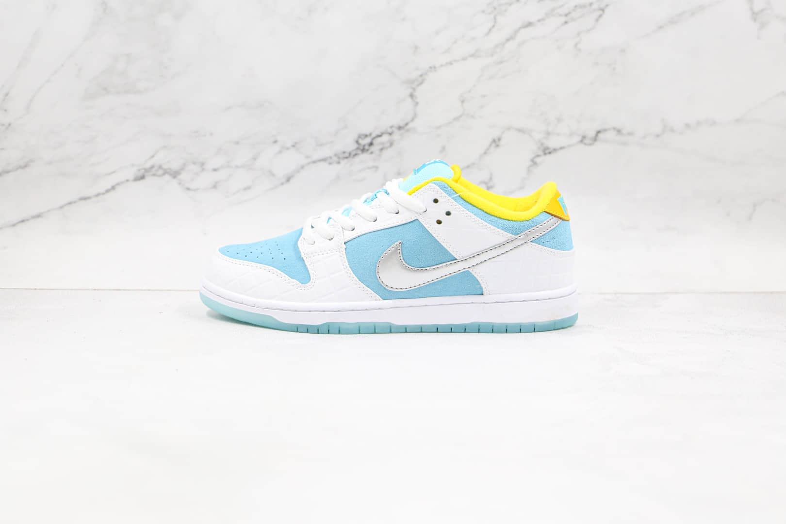 耐克Nike SB Dunk Low Pro QS x FTC联名款纯原版本低帮SB DUNK白蓝色网格板鞋内置气垫 货号：DH7687-400