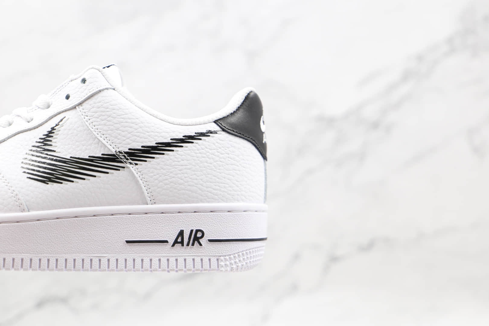 耐克Nike AIR FORCE 1纯原版本低帮空军一号白黑色涂鸦钩板鞋原档案数据开发 货号：DN4928-100