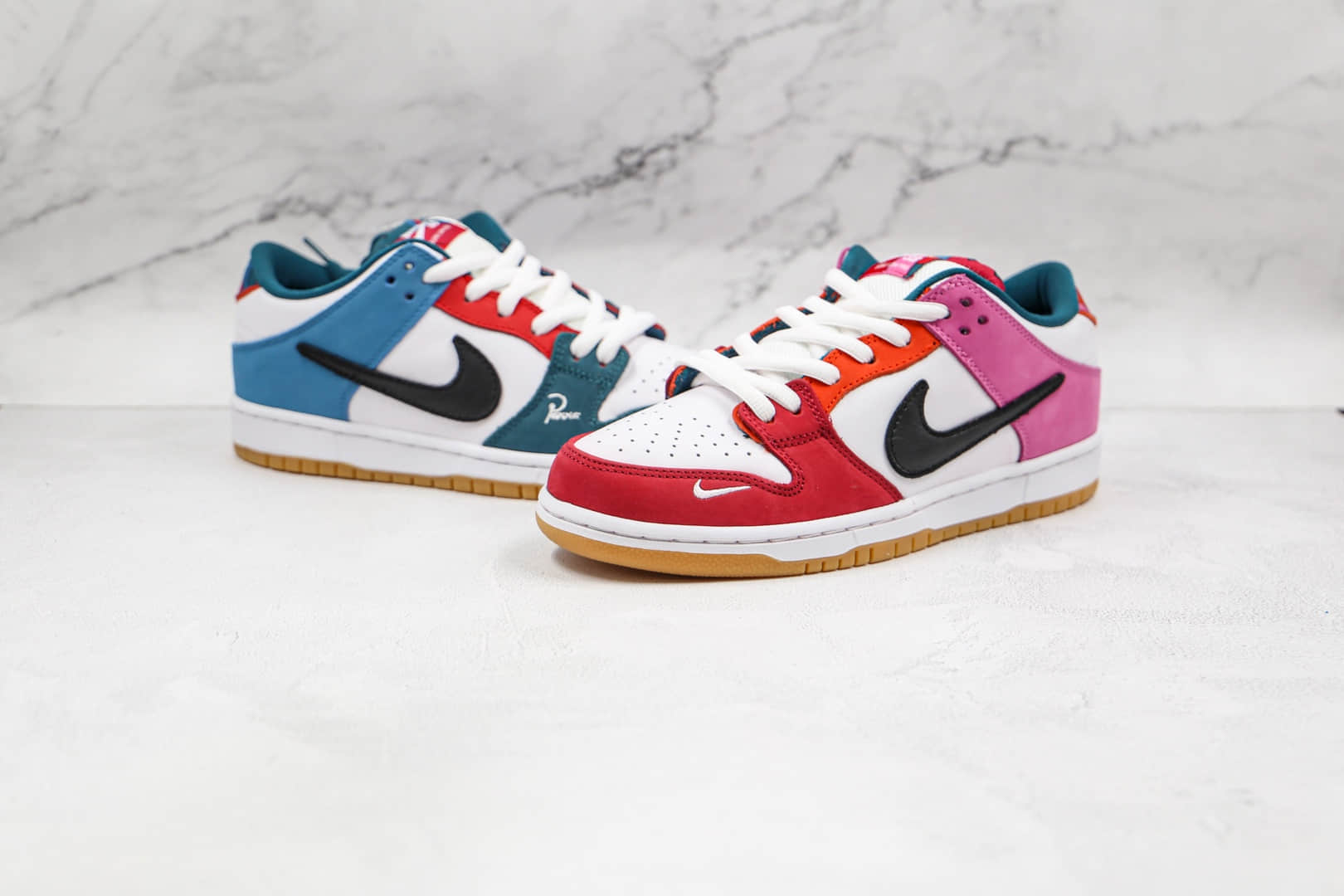 耐克Nike SB Dunk Low Multi-Color 2021 x Parra联名款纯原版本低帮SB DUNK红蓝鸳鸯不规则板鞋内置气垫 货号：DH7695-100