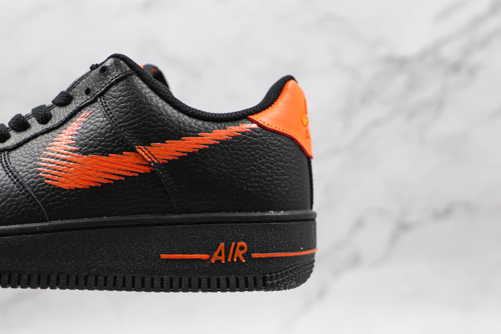 耐克Nike Air Force 1‘07纯原版本低帮空军一号黑橙色板鞋内置气垫 货号：DN4928-001