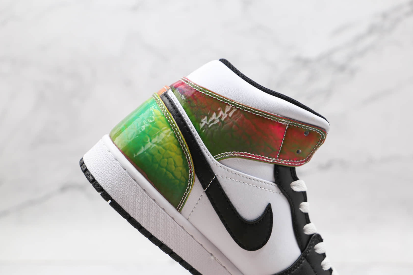 乔丹Air Jordan 1 Mid heat-reactive纯原版本中帮AJ1黑白炫彩热成像镭射炫彩尾板鞋原盒原标 货号：DM7802-100