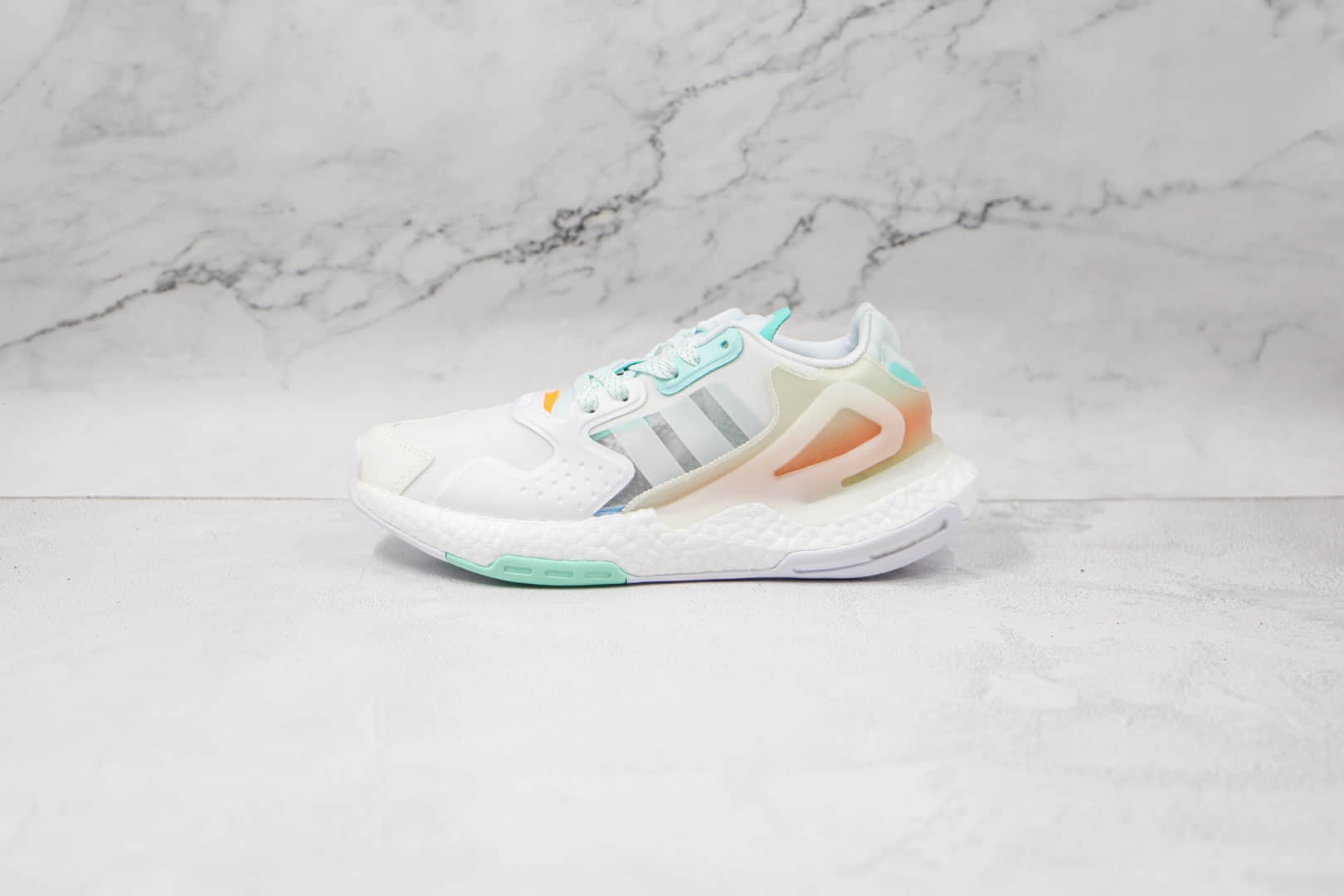 阿迪达斯Adidas Day Jogger 2021 Boost纯原版本夜行者二代网面白绿粉渐变色爆米花跑鞋原盒原标 货号：GW4910