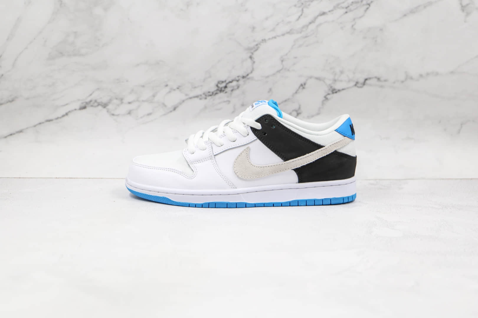 耐克Nike DUNK SB Laser Blue纯原版本低帮SB DUNK白蓝黑色拼色板鞋内置气垫 货号：BQ6817-101