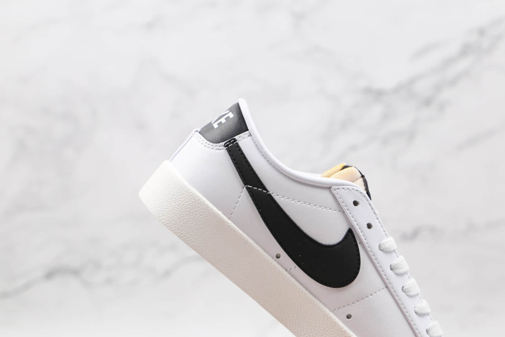 耐克Nike Blazer Low '1977 VNTG纯原版本低帮开拓者白黑色板鞋原盒原标 货号：DC4769-102