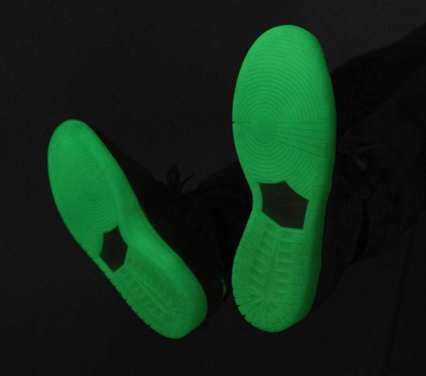 夜光效果超酷炫！Nike SB Dunk“木乃伊”最新实物上脚图释出！ 货号：DM0774-111