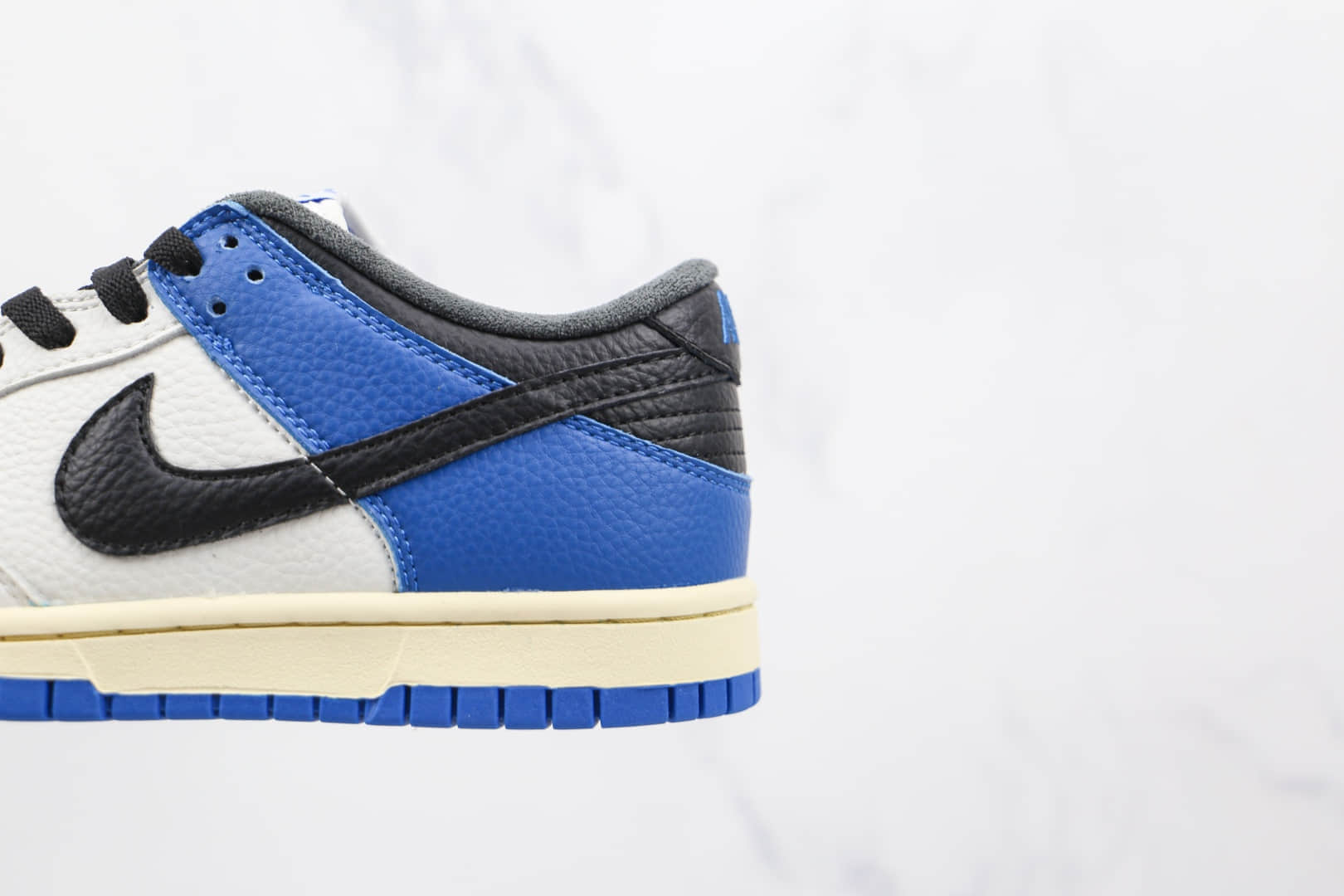 耐克Nike SB Dunk Low Pro纯原版本低帮SB DUNK白蓝色TS联名款板鞋内置气垫 货号：DH0957-105