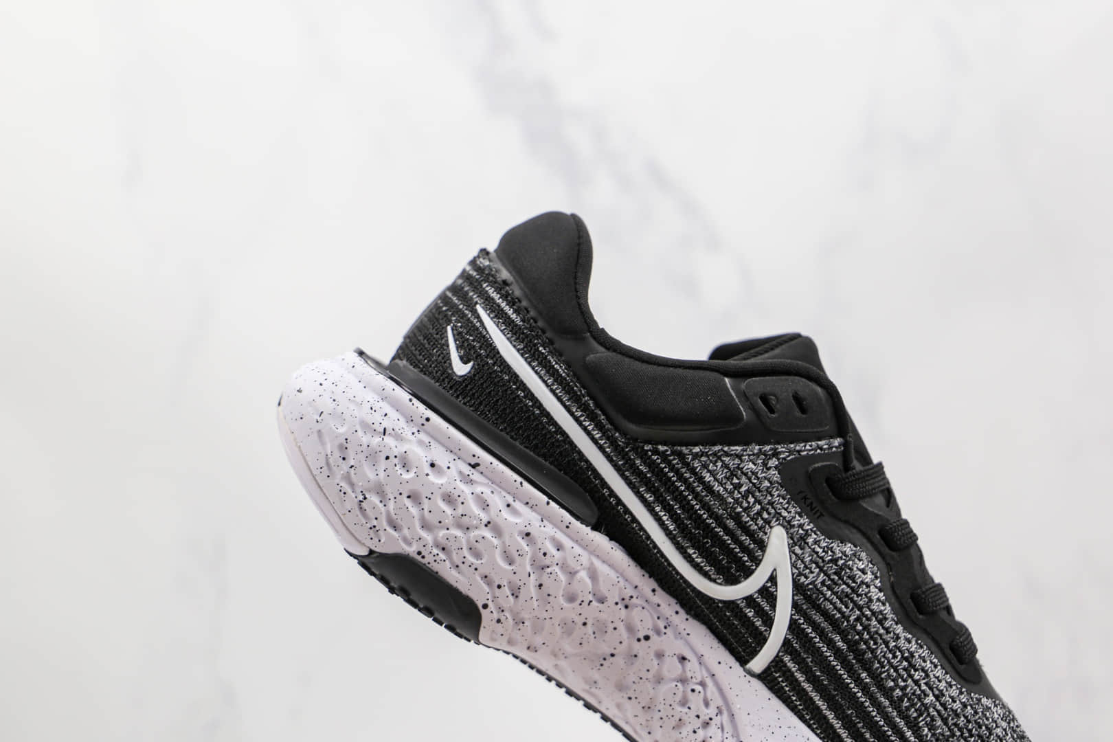 耐克Nike ZoomX Invincible Run FK纯原版本透气编织黑白色慢跑鞋原盒原标 货号：CT2229-103