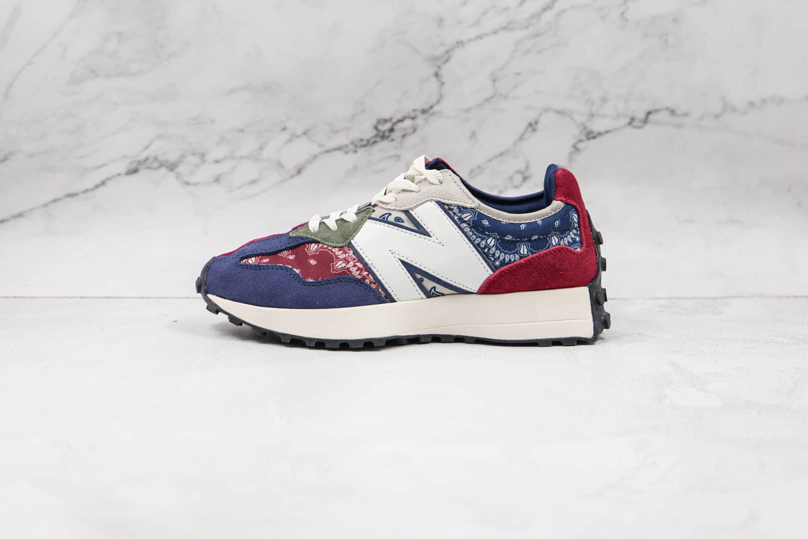 新百伦New Balance 327纯原版本复古红蓝绿色青花瓷不规则NB327慢跑鞋原楦头纸板打造 货号：MS327DWU