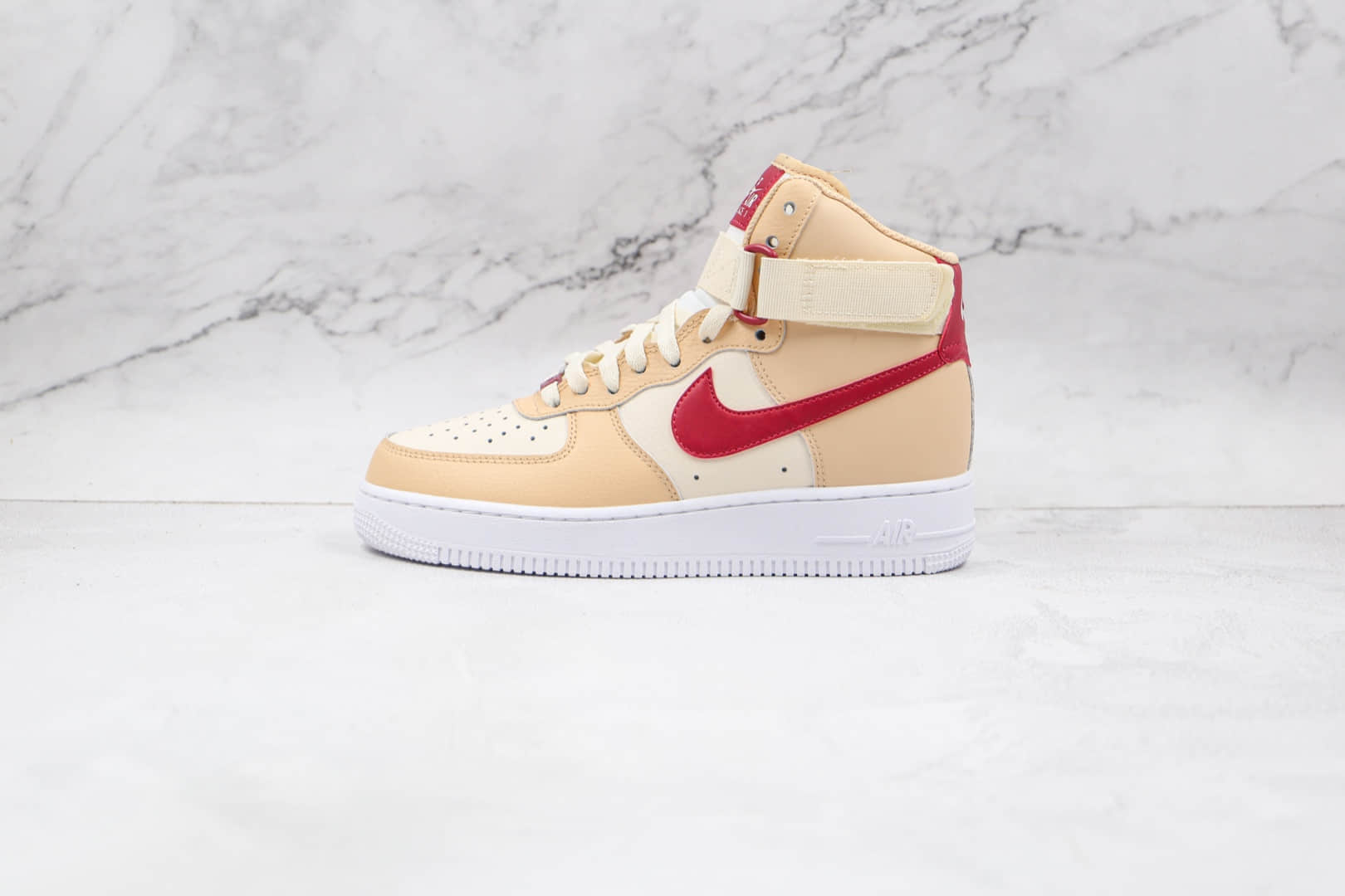 耐克Nike Air Force 1 High‘07纯原版本高帮空军一号米白红色板鞋原盒原标 货号：334031-200