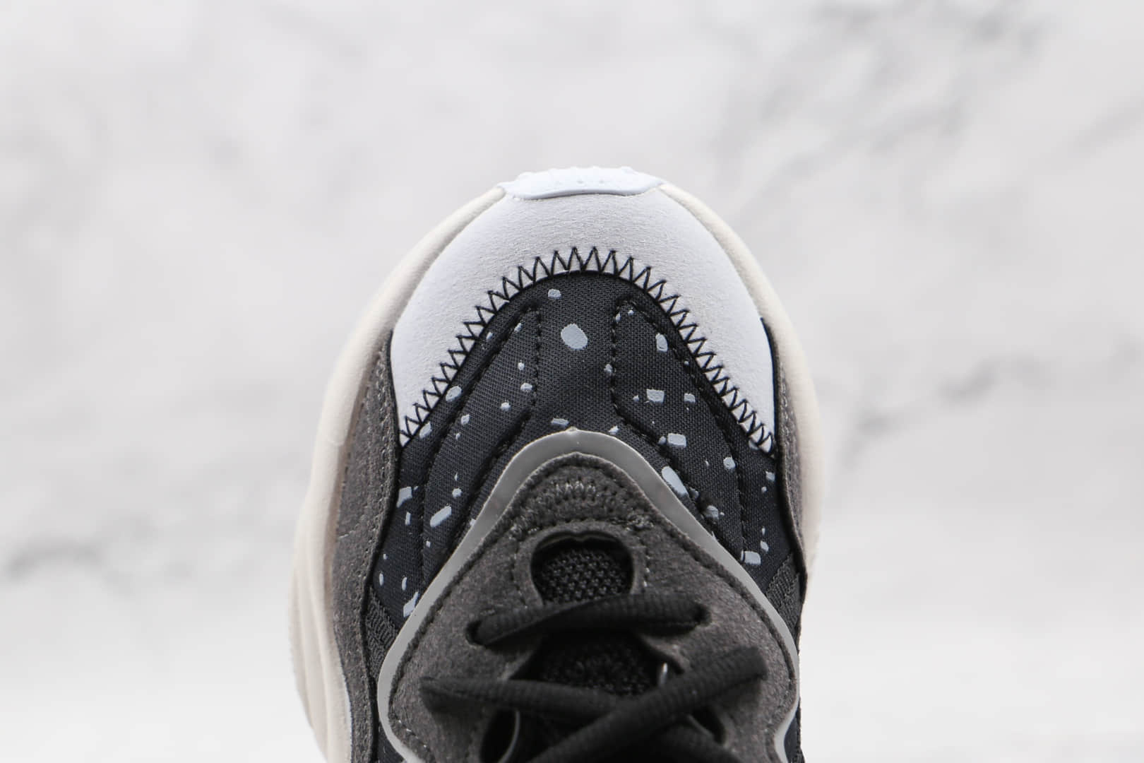 阿迪达斯adidas Ozweego纯原版本水管老爹鞋黑灰色原楦打造 货号：FX6103