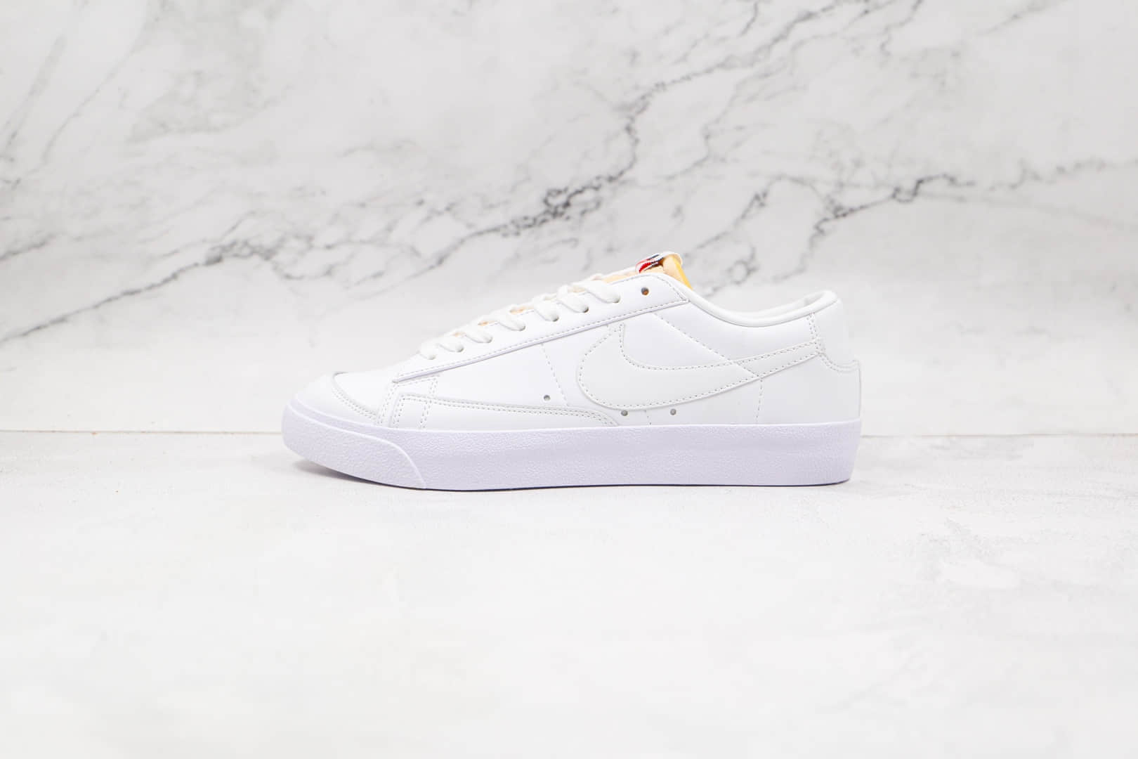 耐克NIKE Blazer LOW 77 VNTG公司级版本低帮开拓者纯白色板鞋原盒原标 货号：DC4769-101