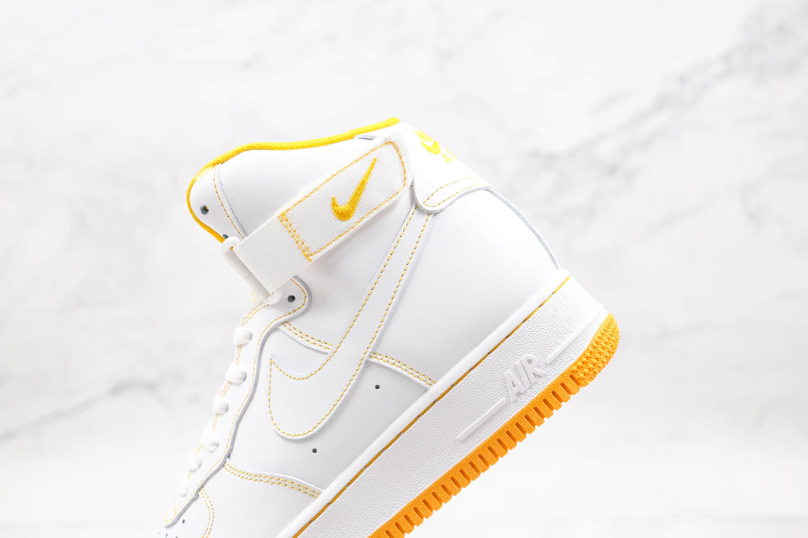 耐克Nike Air Force 1 High‘07纯原版本高帮空军一号白黄色缝线板鞋内置气垫原盒原标 货号：CV1753-107