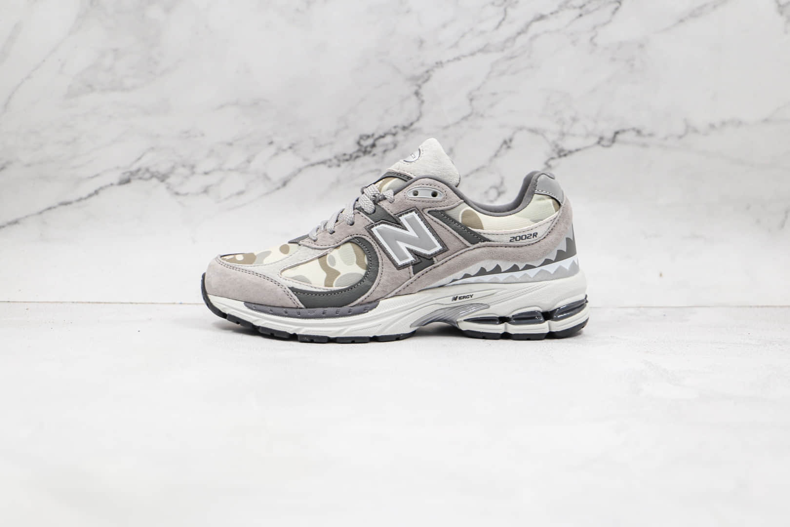 新百伦New Balance 2002R x Bape联名款纯原版本灰迷彩鲨鱼复古NB2002R老爹鞋原鞋开模一比一打造 货号：M2002RBG