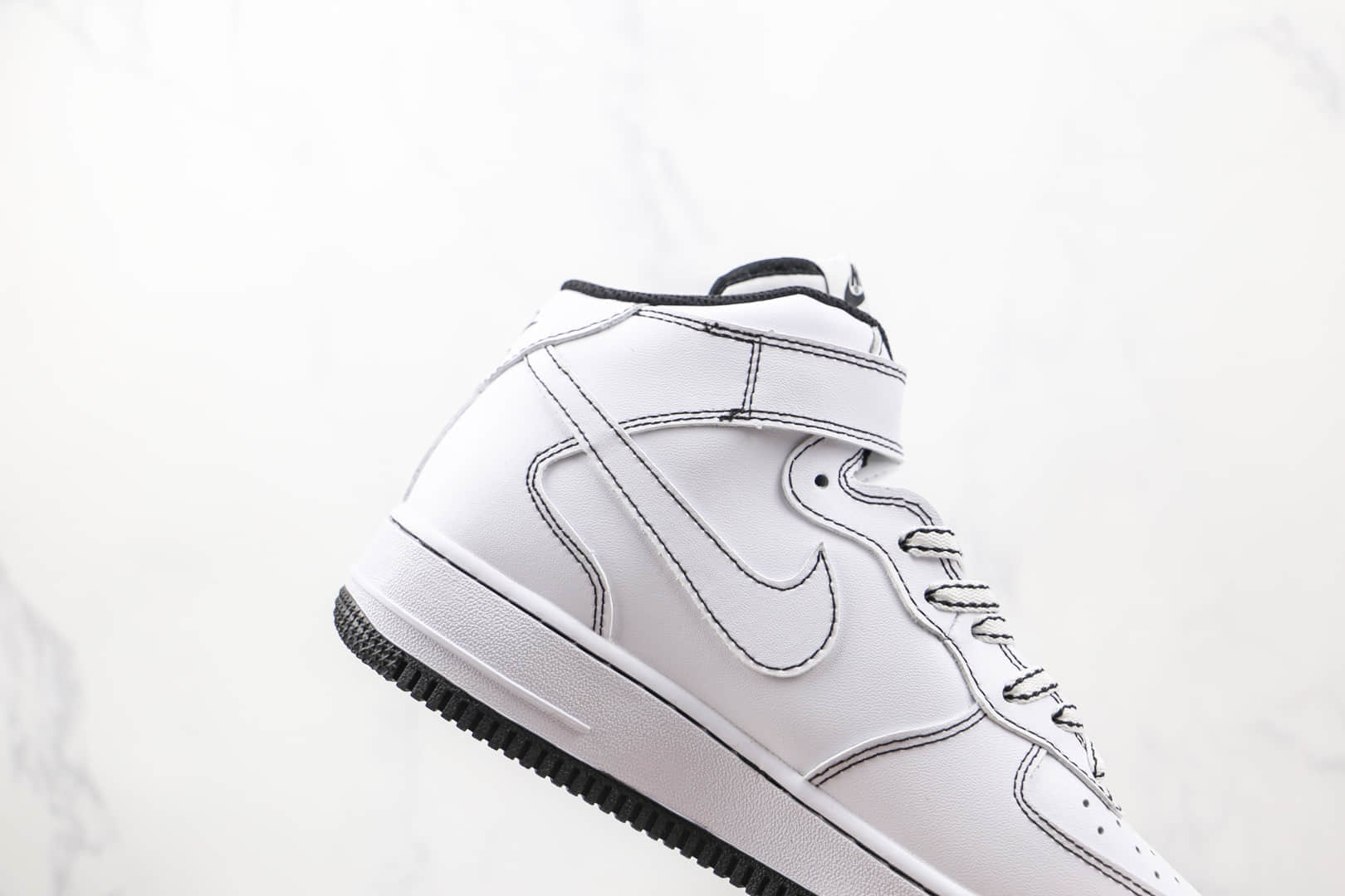 耐克Nike Air Force 1 Mid纯原版本中帮空军一号二次元黑白缝线板鞋内置气垫 货号：CV1724-104