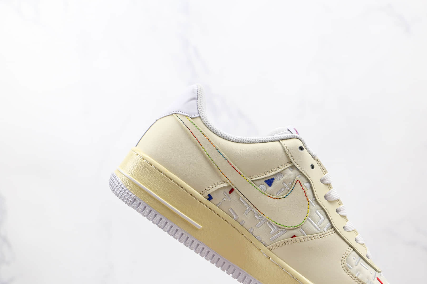 耐克Nike Air Force 1 Low纯原版本低帮空军一号米黄色字母印花韩文刺绣板鞋内置气垫 货号：DO2701-715