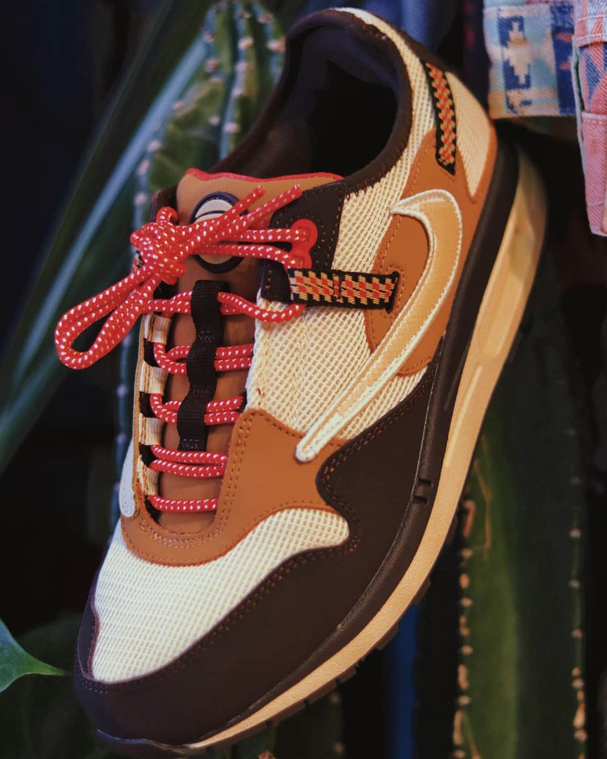 TS倒钩联名Air Max 1最新上脚图曝光！鞋迷们又要掏钱包了！ 货号：DO9392-700