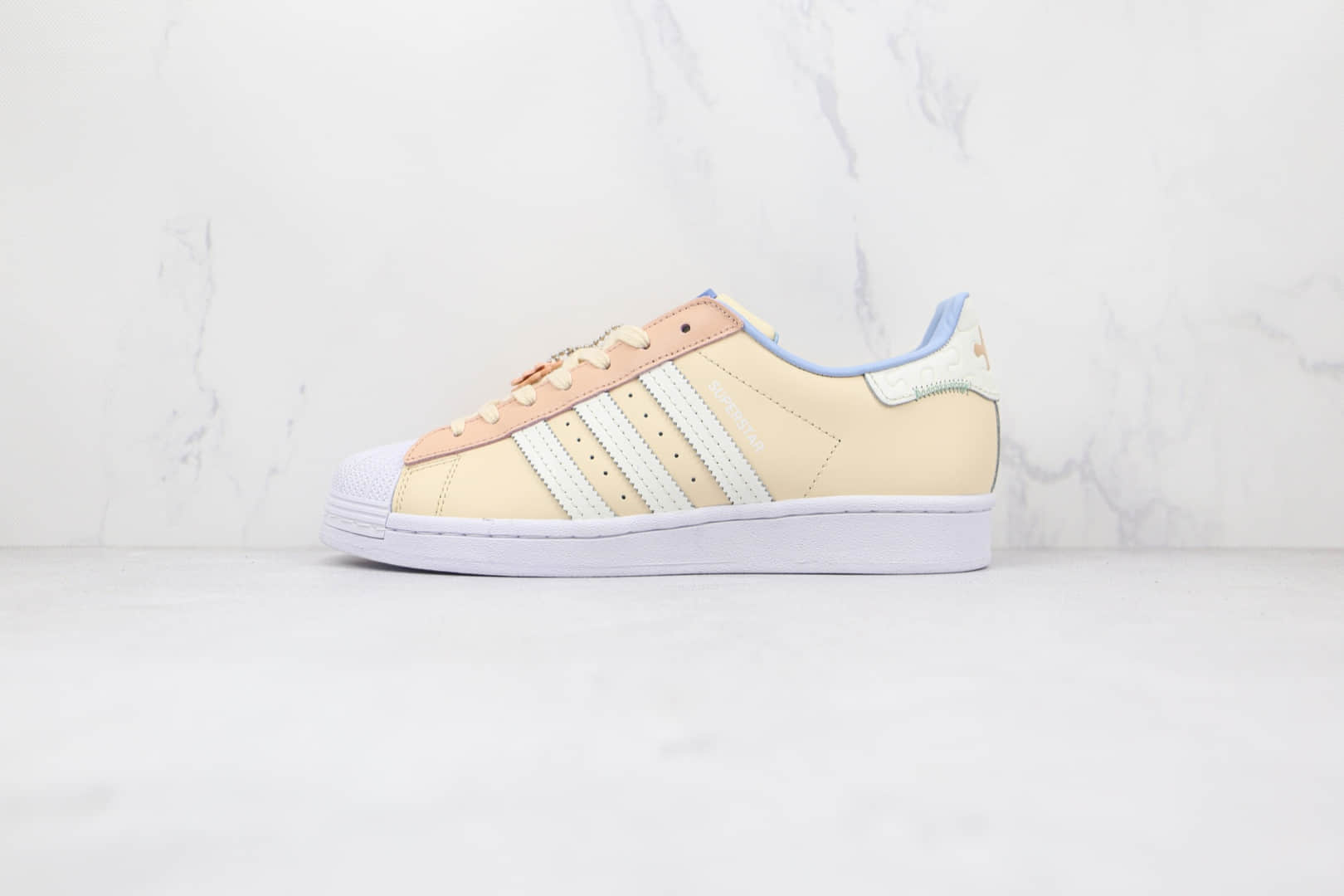 阿迪达斯Adidas Originals Superstars White Red Laceless纯原版本三叶草贝壳头米黄橙蓝色板鞋原楦头纸板打造 货号：GZ3414