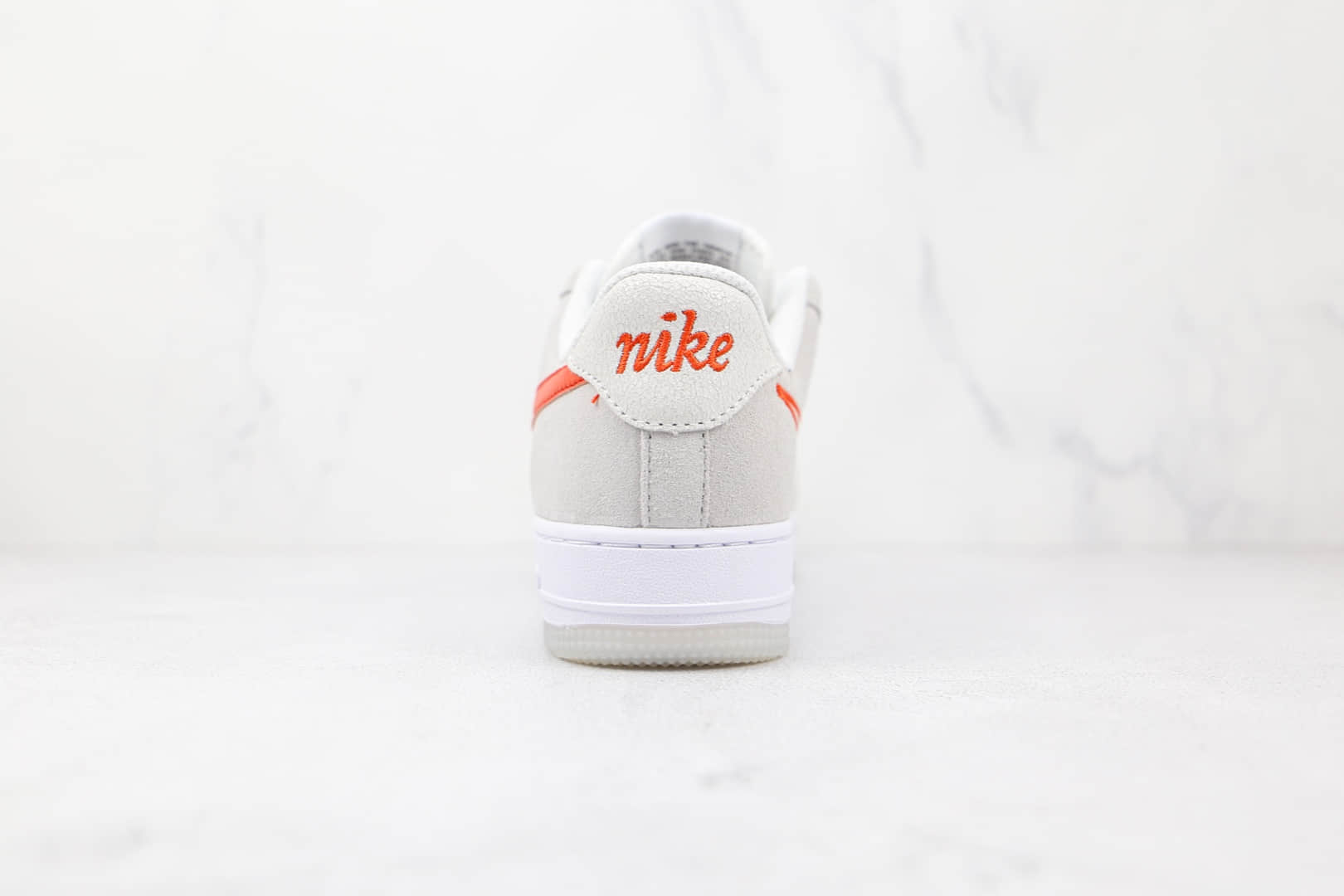 耐克Nike AIR FORCE 1‘07 SE纯原版本低帮空军一号米白橙色板鞋内置气垫 货号：DA8302-101