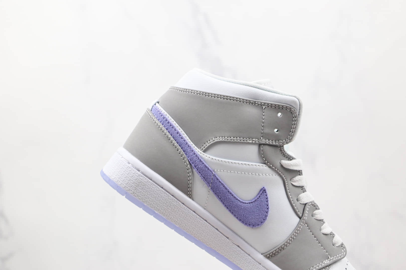 乔丹Air Jordan 1 Mid Wolf Grey纯原版本中帮AJ1白灰蓝色篮球鞋原楦头纸板打造 货号：BQ6472-105