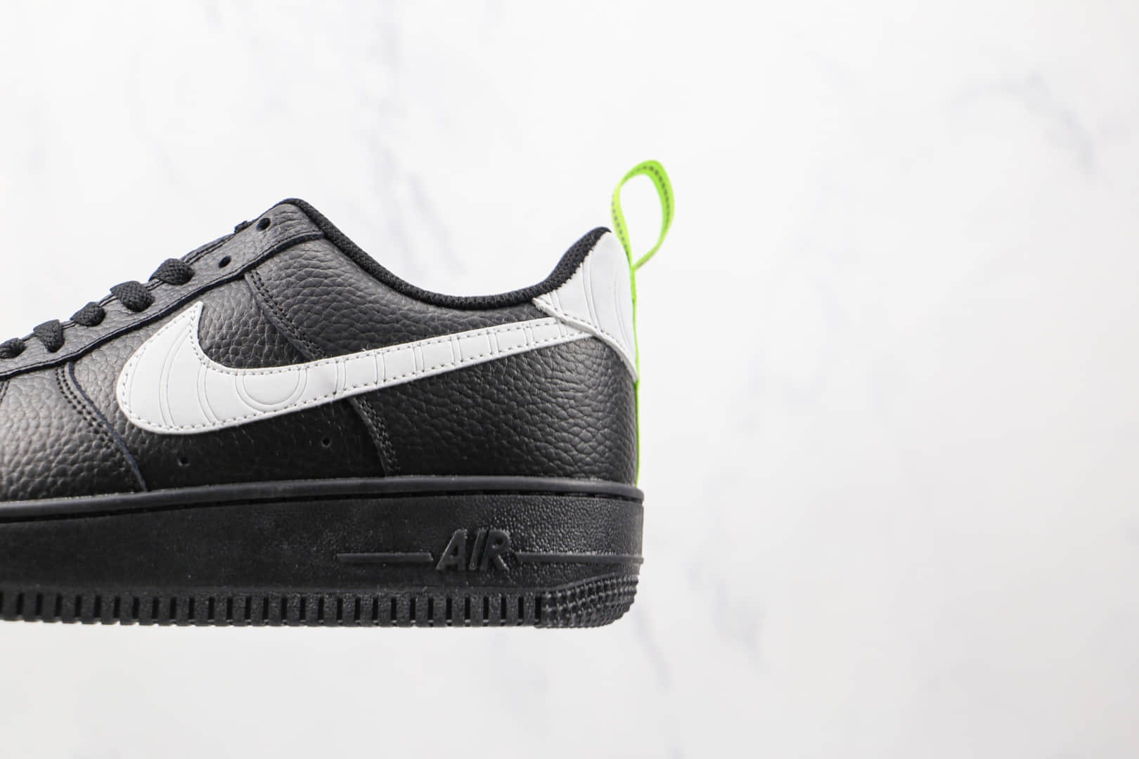 耐克Nike AIR FMRCE 1 07纯原版本低帮空军一号黑白色绿尾板鞋内置气垫 货号：DO6394-001