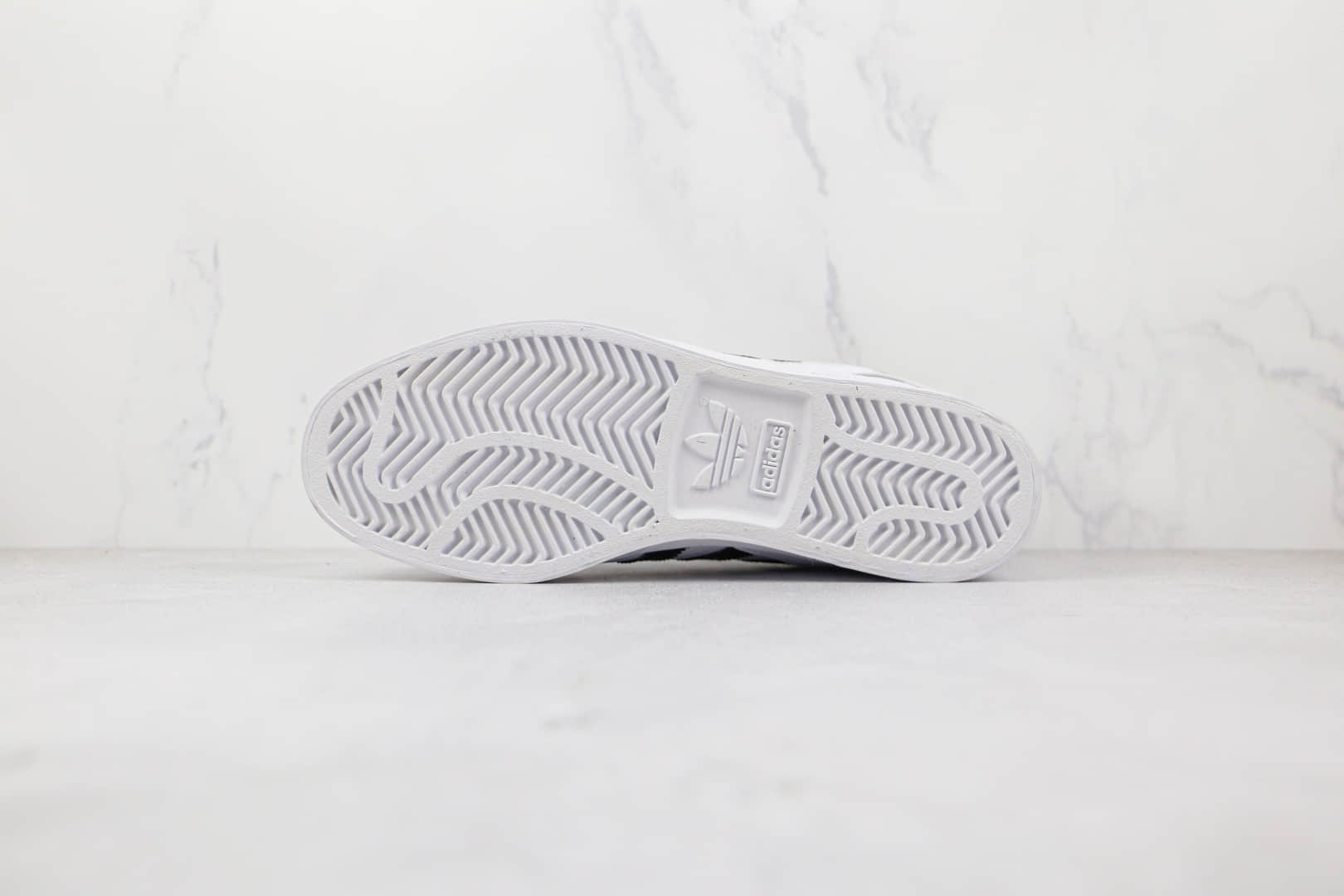 阿迪达斯Adidas Hardcourt Low公司级版本三叶草白黑色板鞋原楦头纸板打造 货号：FX0520