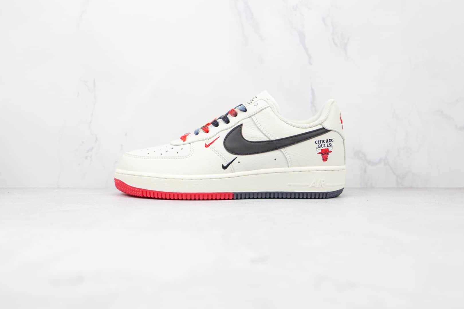 耐克Nike Air Force 1 Low 07纯原版本低帮空军一号白红黑色公牛联名芝加哥配色板鞋内置Sole气垫 货号：CH2806-306