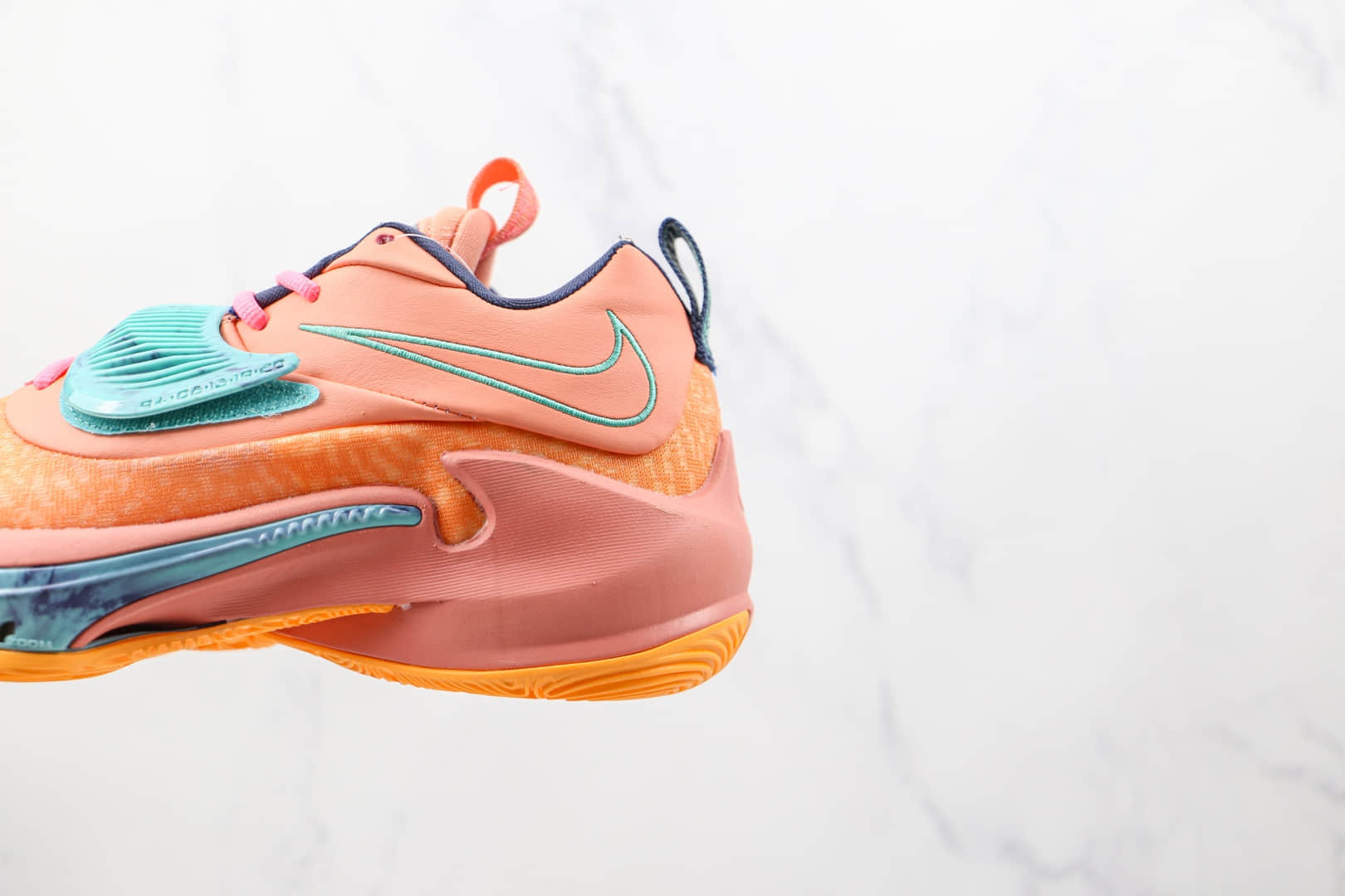 耐克Nike Zoom Freak 3 EP纯原版本字母哥三代桔粉蓝色篮球鞋内置气垫支持实战 货号：DA0695-600