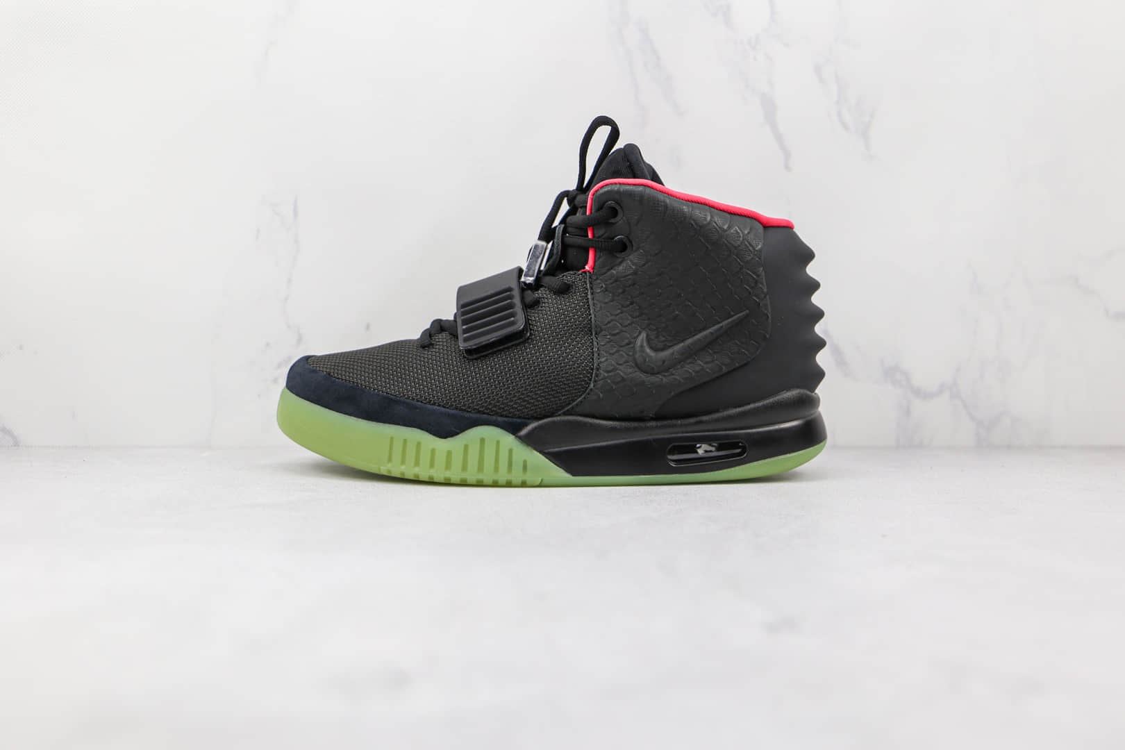 耐克Nike Air Yeezy II NRG Black Solar Red x Kanye West纯原版本黑粉夜光椰子二代篮球鞋原档案数据开发 货号：508214-006