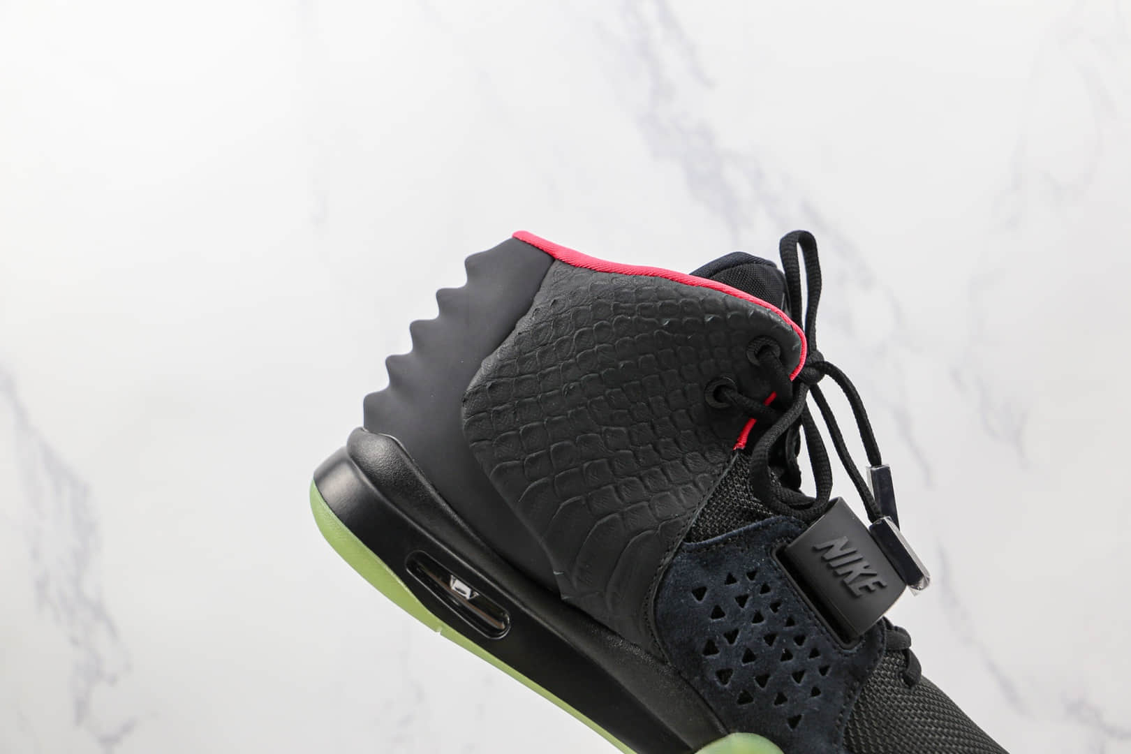 耐克Nike Air Yeezy II NRG Black Solar Red x Kanye West纯原版本黑粉夜光椰子二代篮球鞋原档案数据开发 货号：508214-006