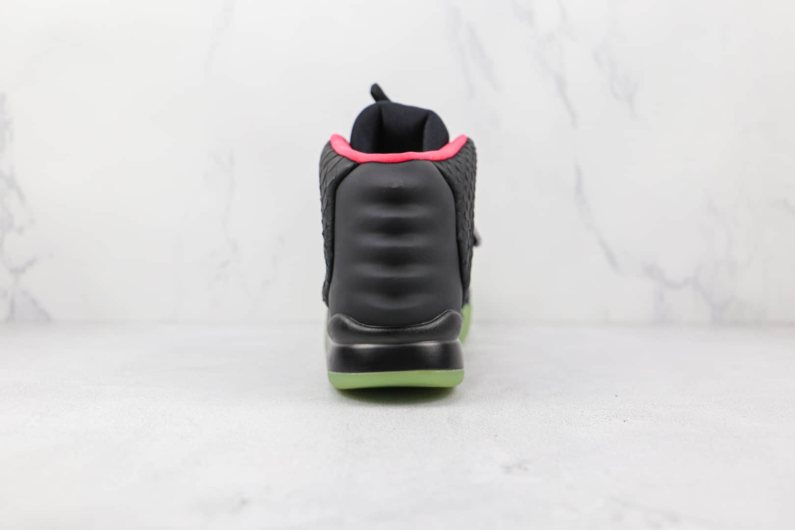 耐克Nike Air Yeezy II NRG Black Solar Red x Kanye West纯原版本黑粉夜光椰子二代篮球鞋原档案数据开发 货号：508214-006