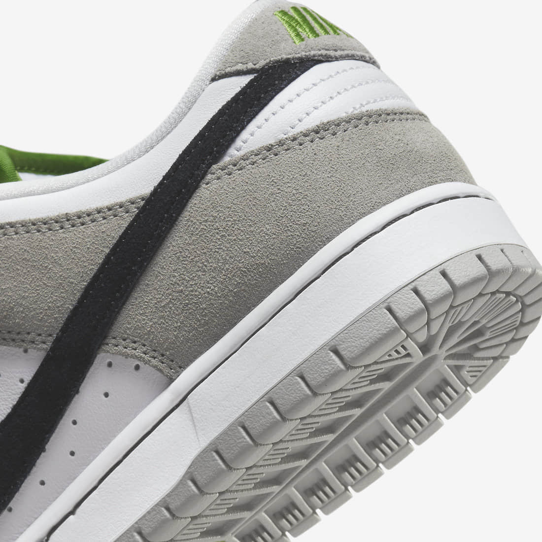 穿孔透气！全新Nike SB Dunk Low“叶绿素”官图曝光！ 货号：BQ6817-011
