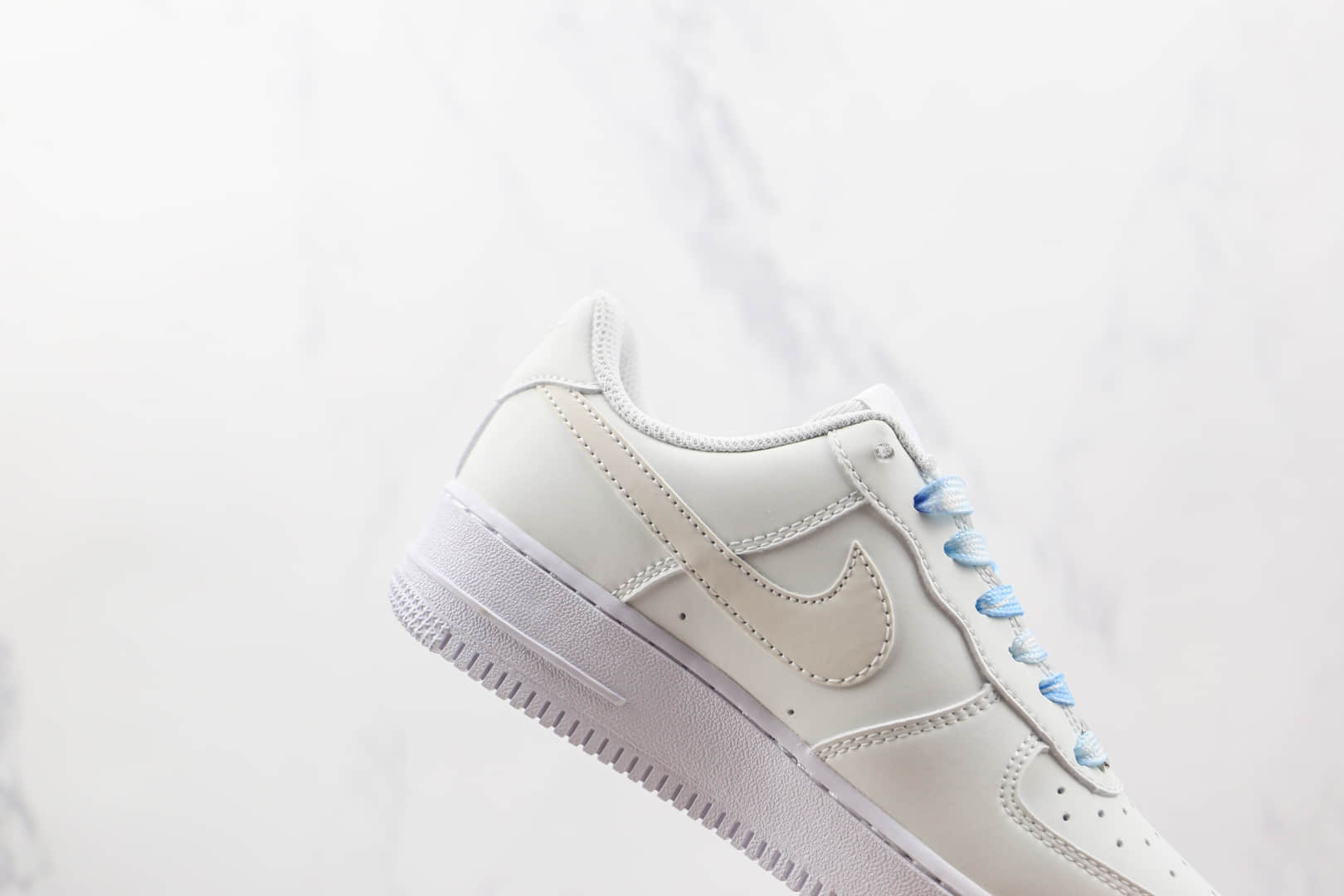 耐克Nike Air Force 1'07 fine day纯原版本低帮空军一号温变晴天蓝热感应板鞋内置气垫 货号：DA8301-111