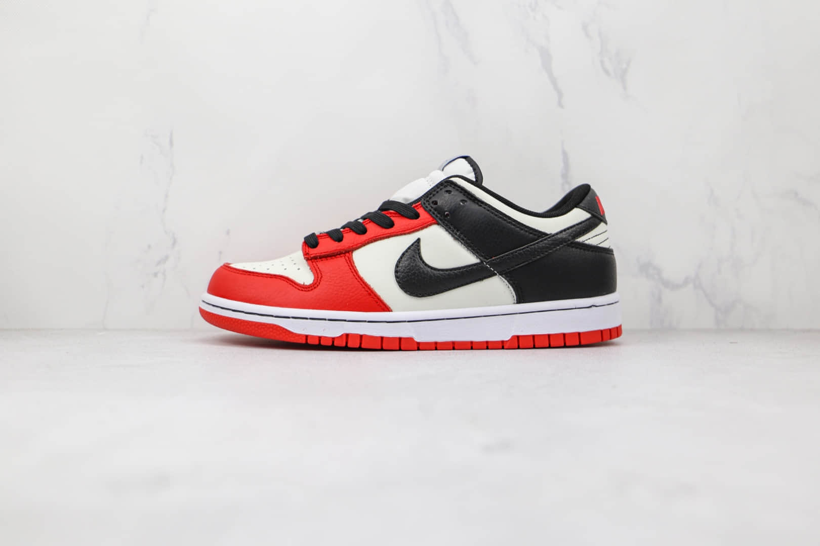 耐克Nike Dunk Low EMB x NBA联名款纯原版本低帮DUNK白红黑芝加哥公牛配色板鞋原盒原标 货号：DD3363-100