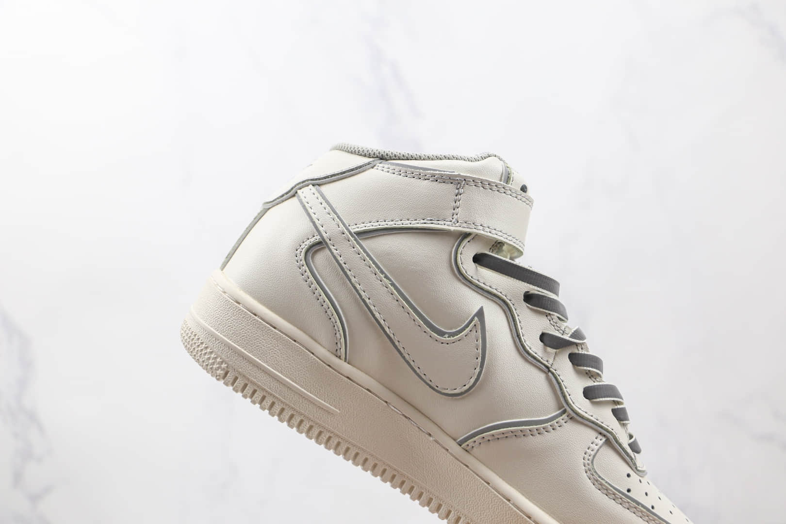 耐克NIke Air Force 1 '07 Mid纯原版本中帮空军一号米白灰夜魔侠板鞋原档案数据开发 货号：AQ1218-118