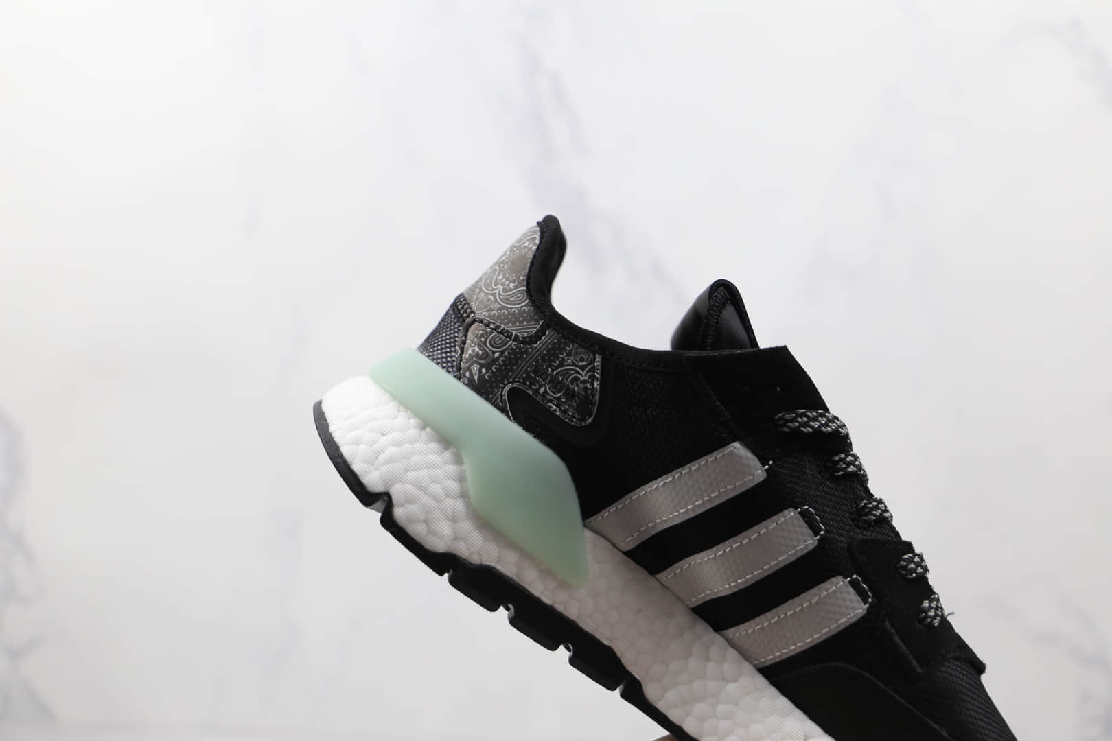 阿迪达斯Adidas Nite Jogger 2021 Boost纯原版本三叶草夜行者一代黑白色爆米花跑鞋原盒原标 货号：FW6687