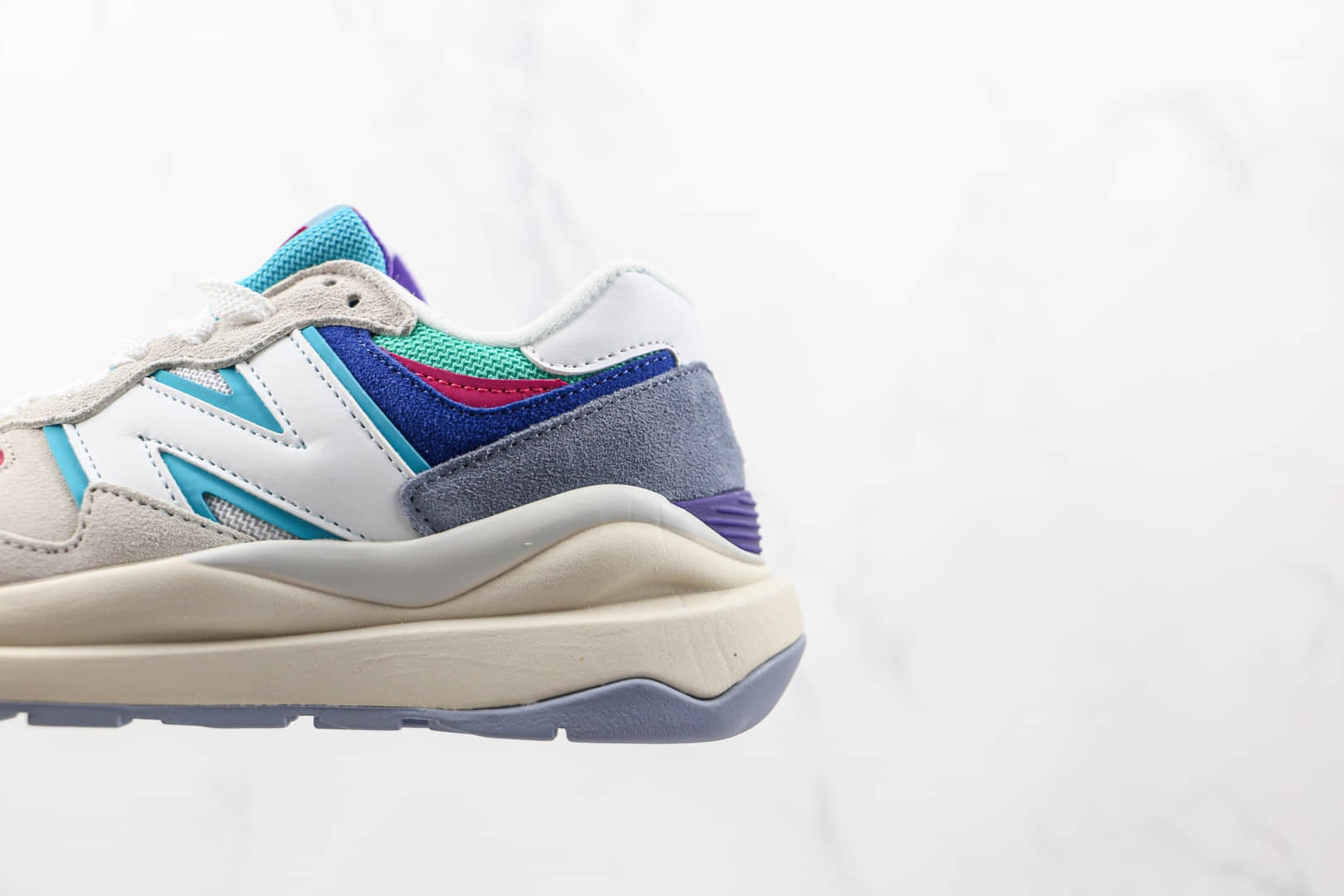新百伦New Balance 5740纯原版本白蓝彩虹彩色拼接复古老爹鞋原楦头纸板打造 货号：W5740PL1