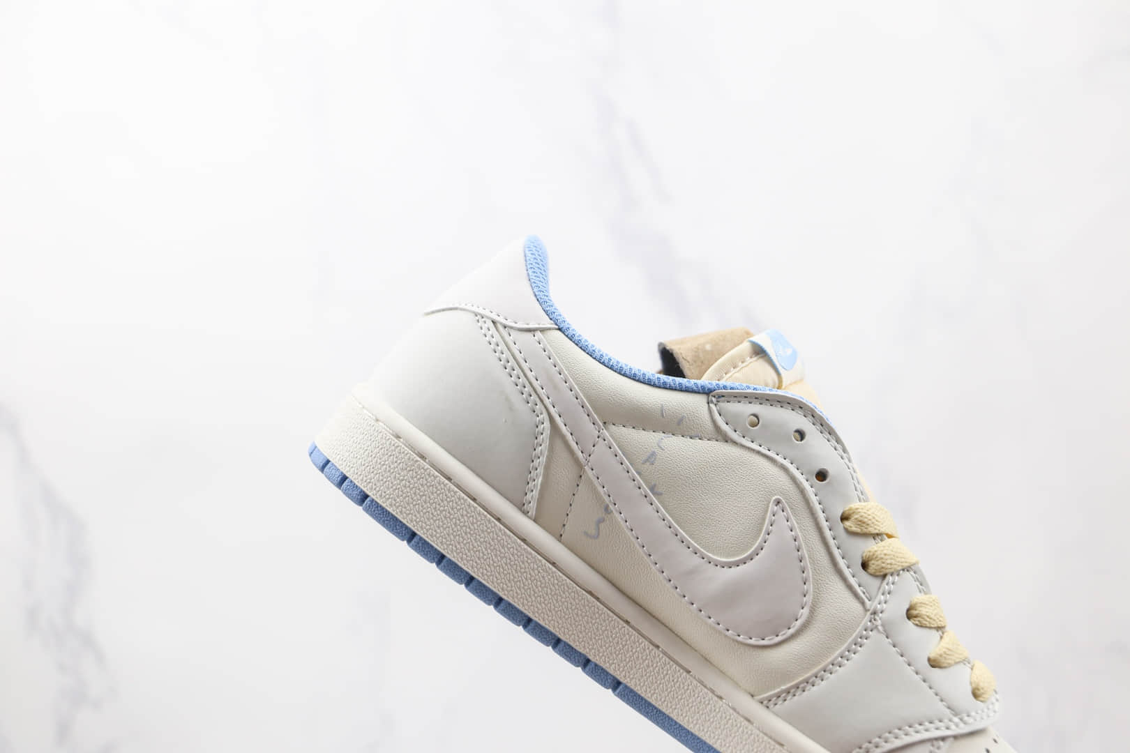 乔丹Air Jordan 1 Low Military Blue x Travis Scott x Fragment三方联名款纯原版本低帮AJ1倒勾米白蓝色热成像板鞋原盒原标 货号：DM7866-148