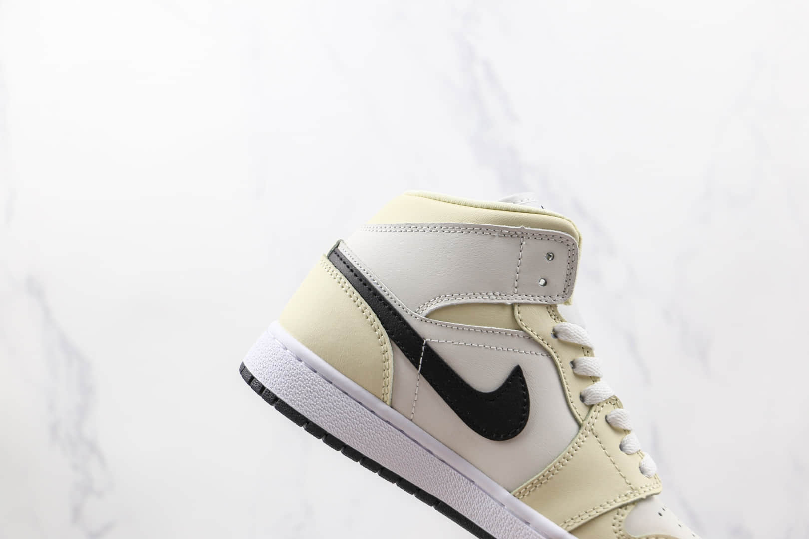 乔丹Air Jordan 1 Mid Coconut Milk纯原版本中帮AJ1奶白色椰奶板鞋原鞋开模 货号：BQ6472-121