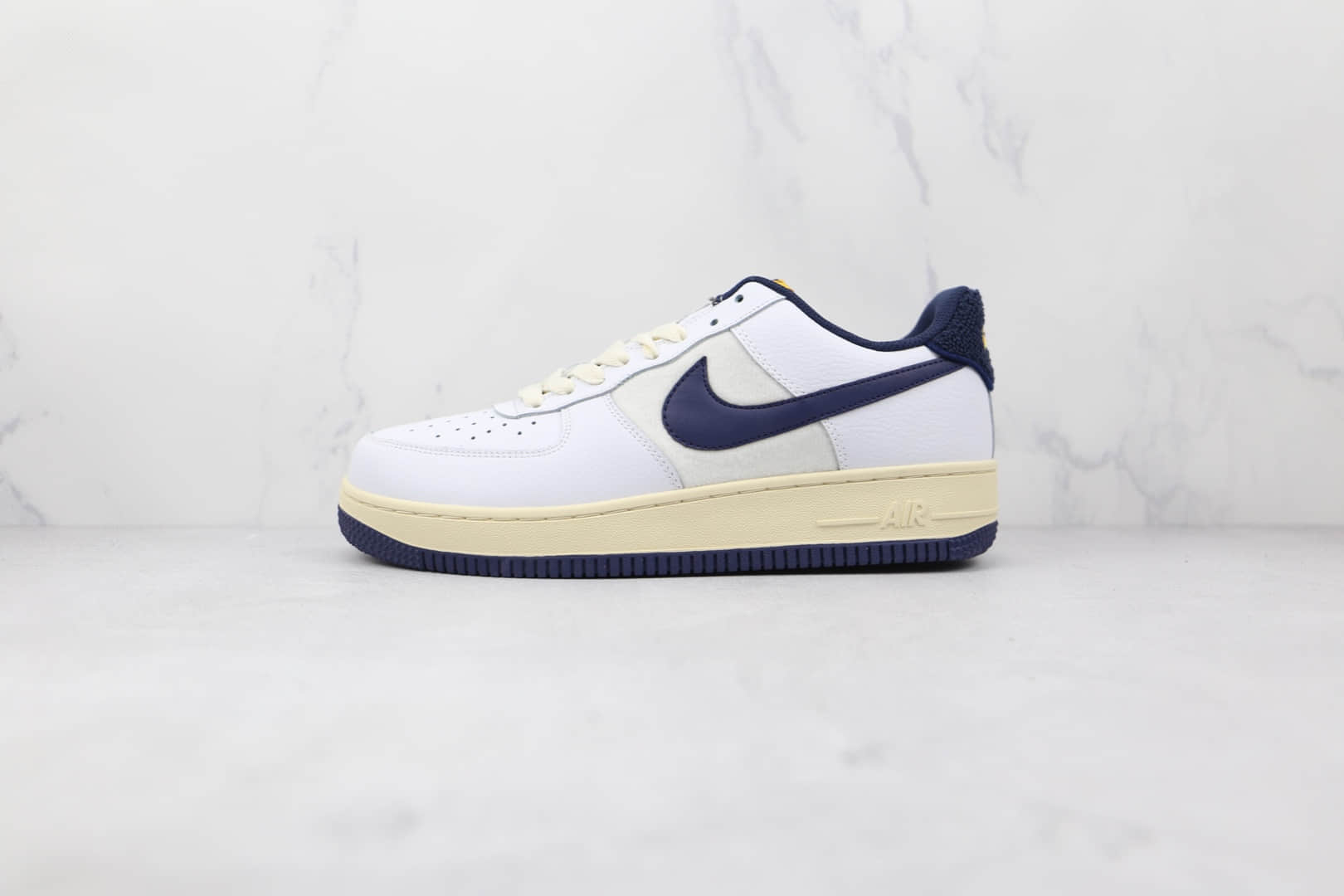 耐克Nike Air Force 1纯原版本低帮空军一号白蓝色毛绒尾板鞋内置气垫 货号：DO5220-141